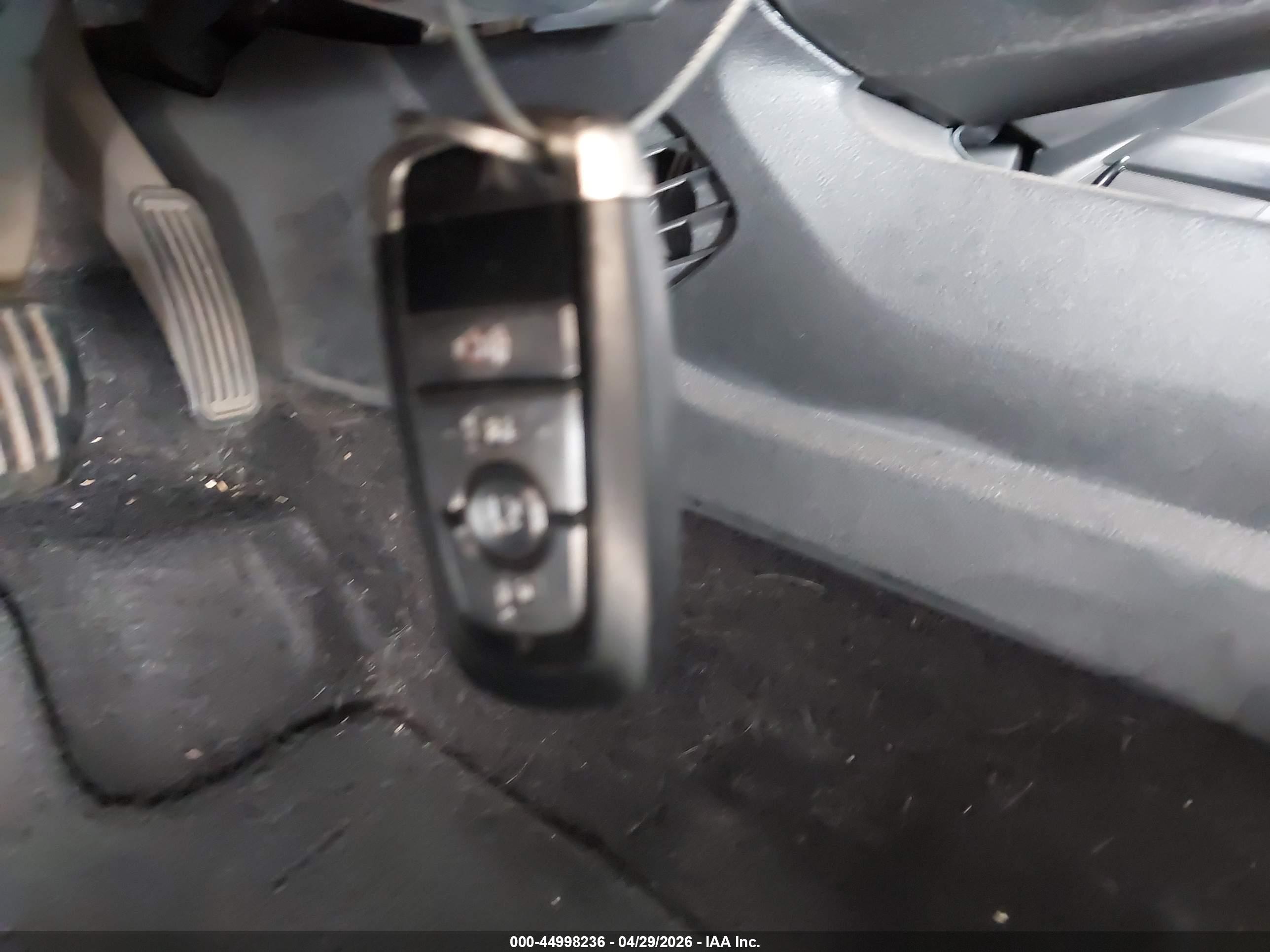 FORD FUSION image 11
