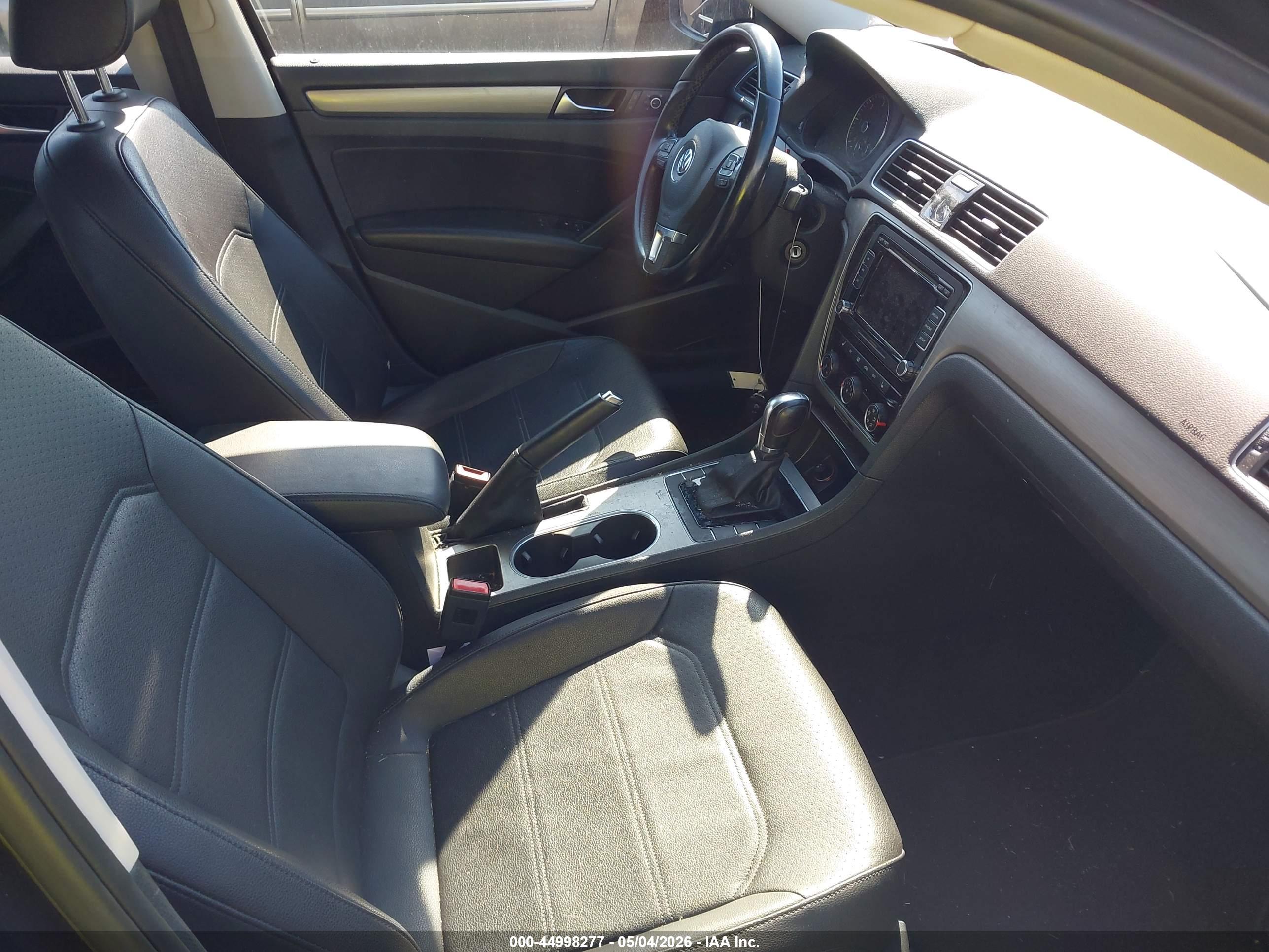 VOLKSWAGEN PASSAT image 5
