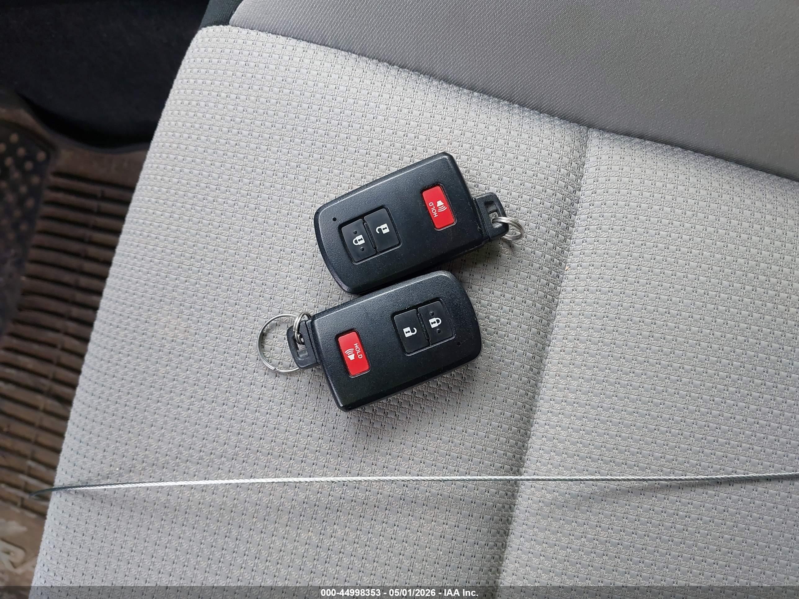 TOYOTA RAV4 image 11