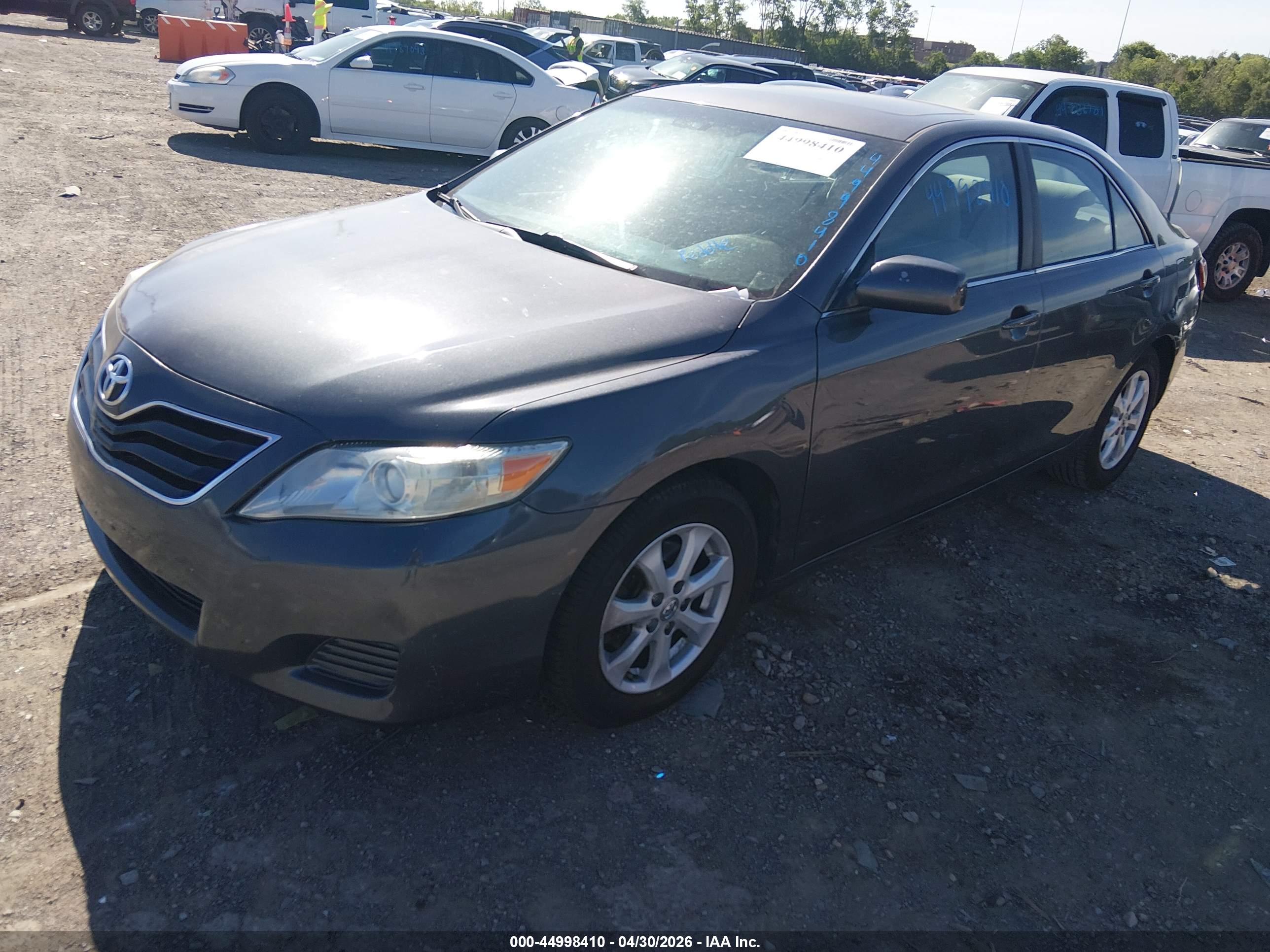 TOYOTA CAMRY image 2