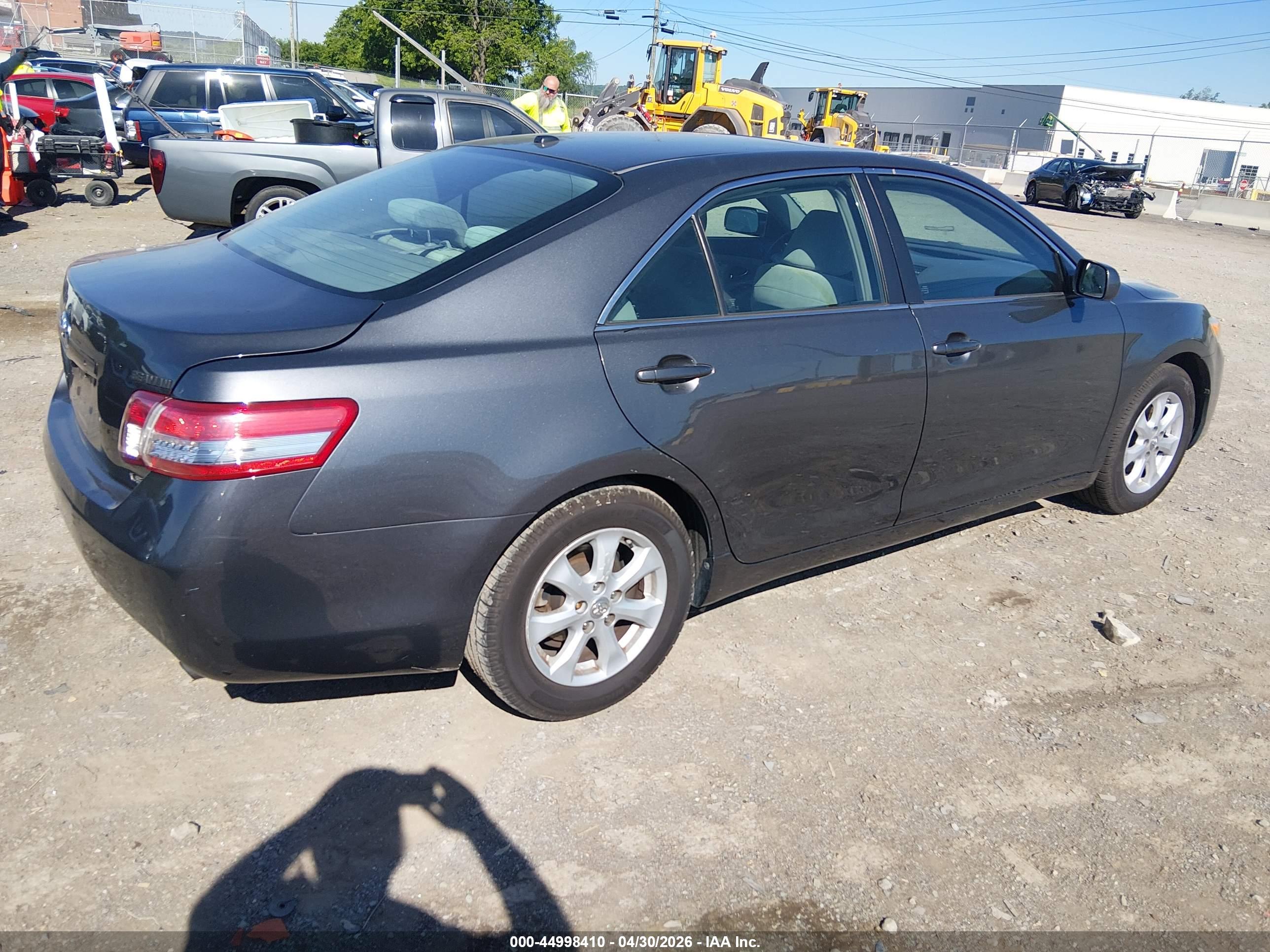 TOYOTA CAMRY image 4