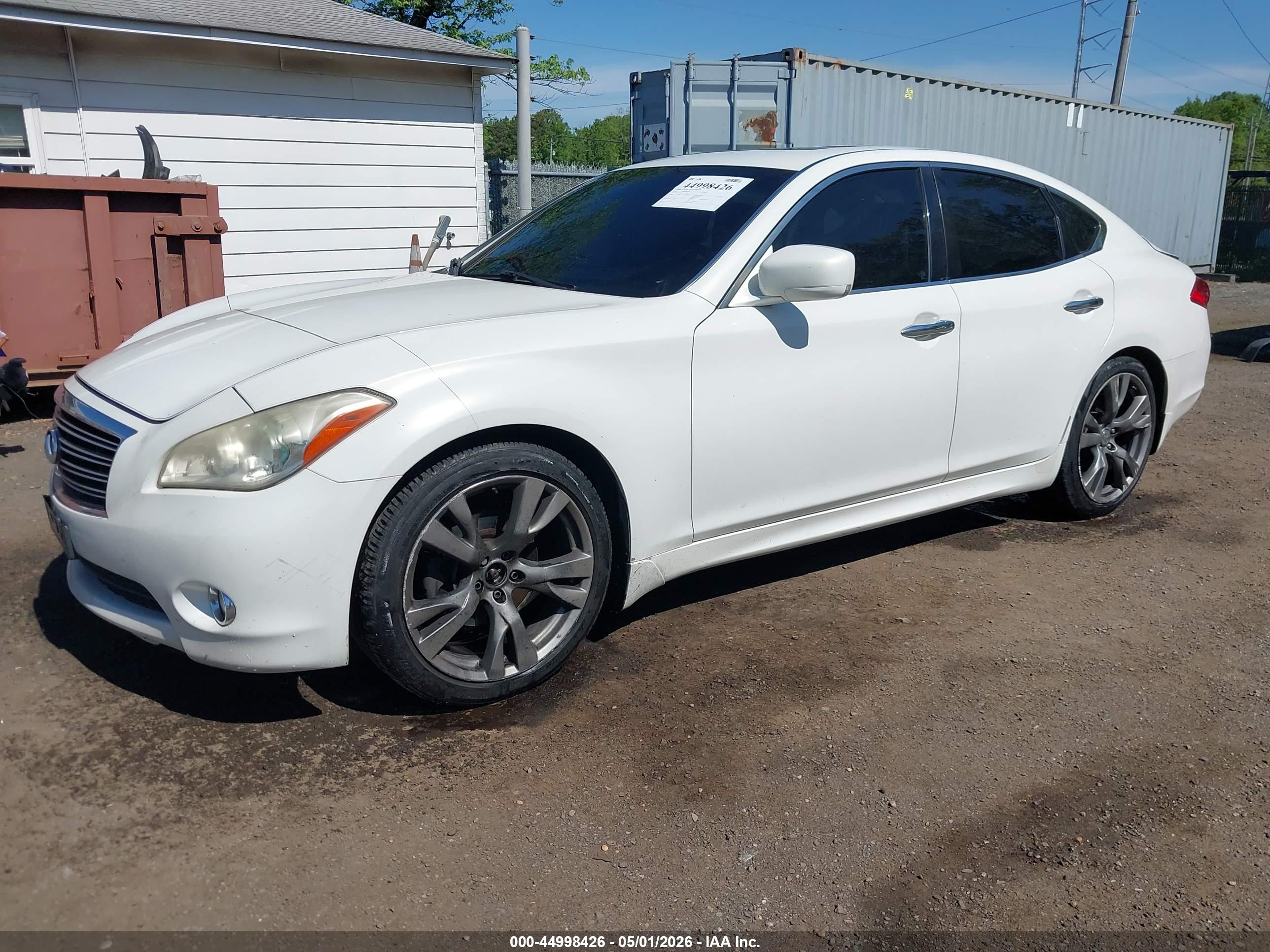 INFINITI M56X image 2