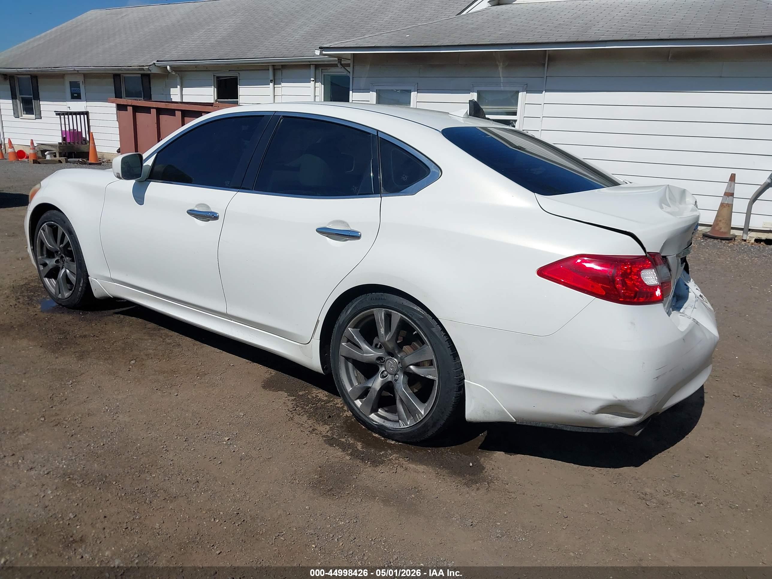 INFINITI M56X image 3