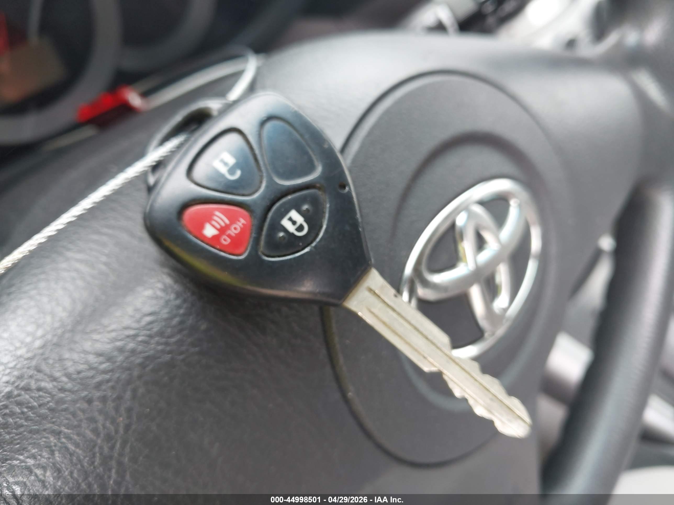 TOYOTA RAV4 image 11