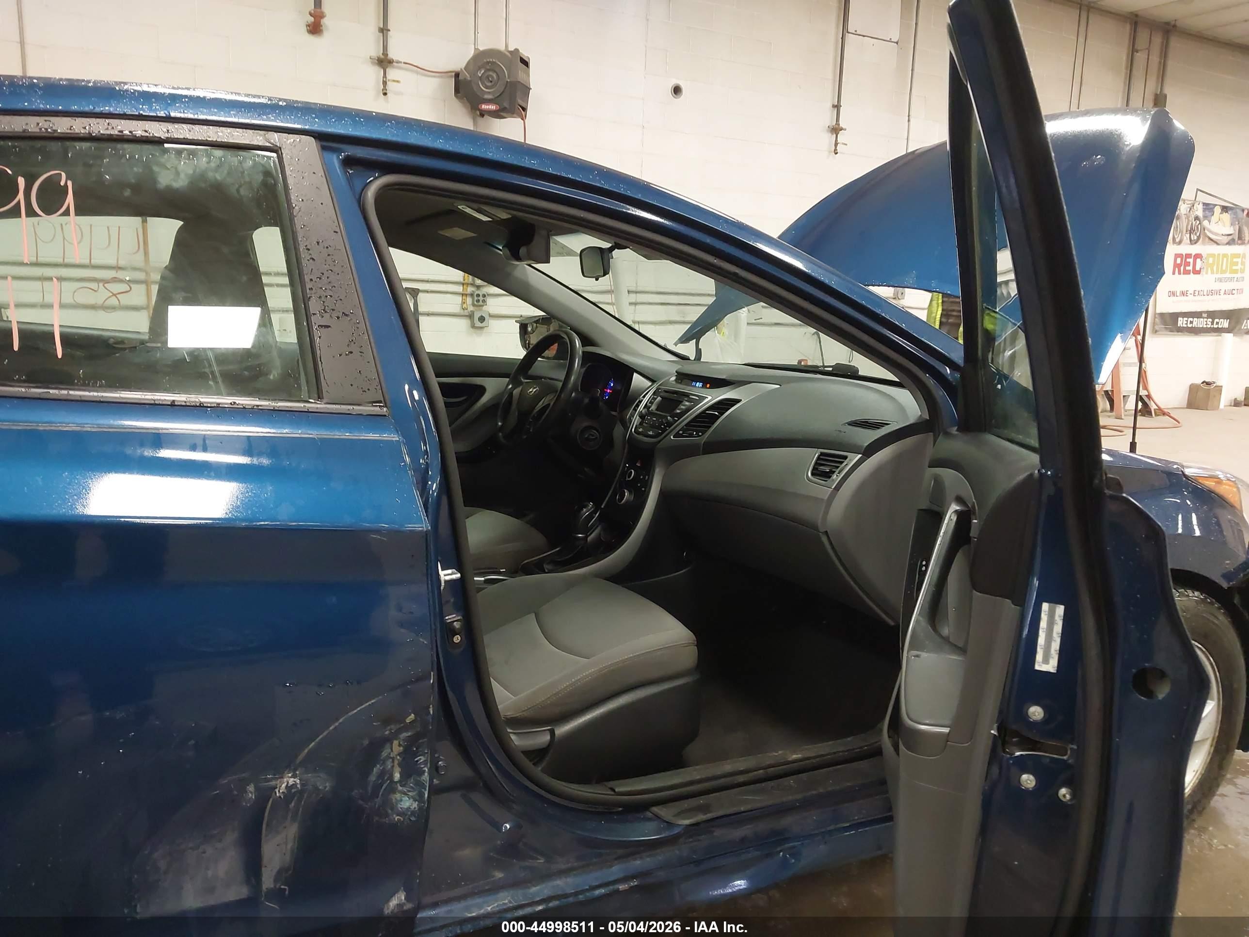 HYUNDAI ELANTRA image 5