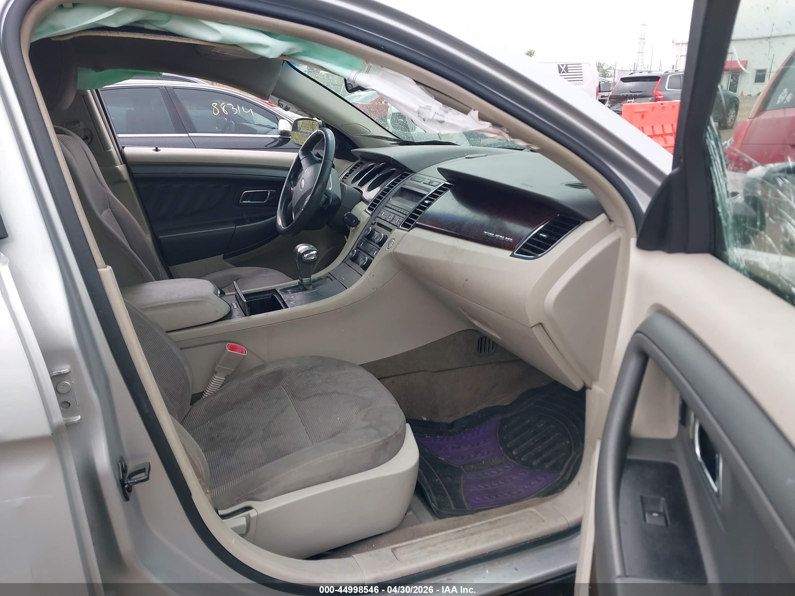 FORD TAURUS image 5