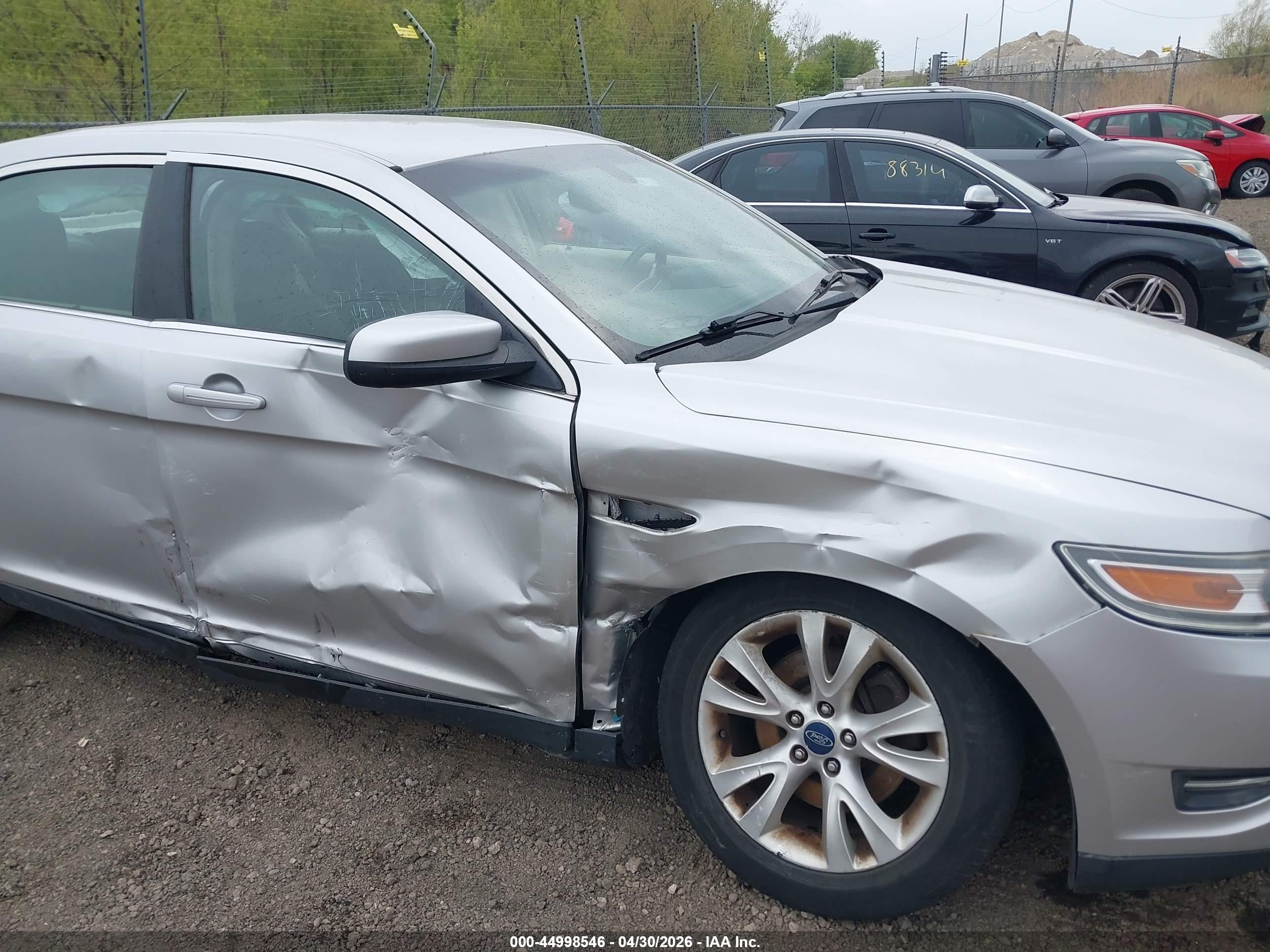 FORD TAURUS image 6