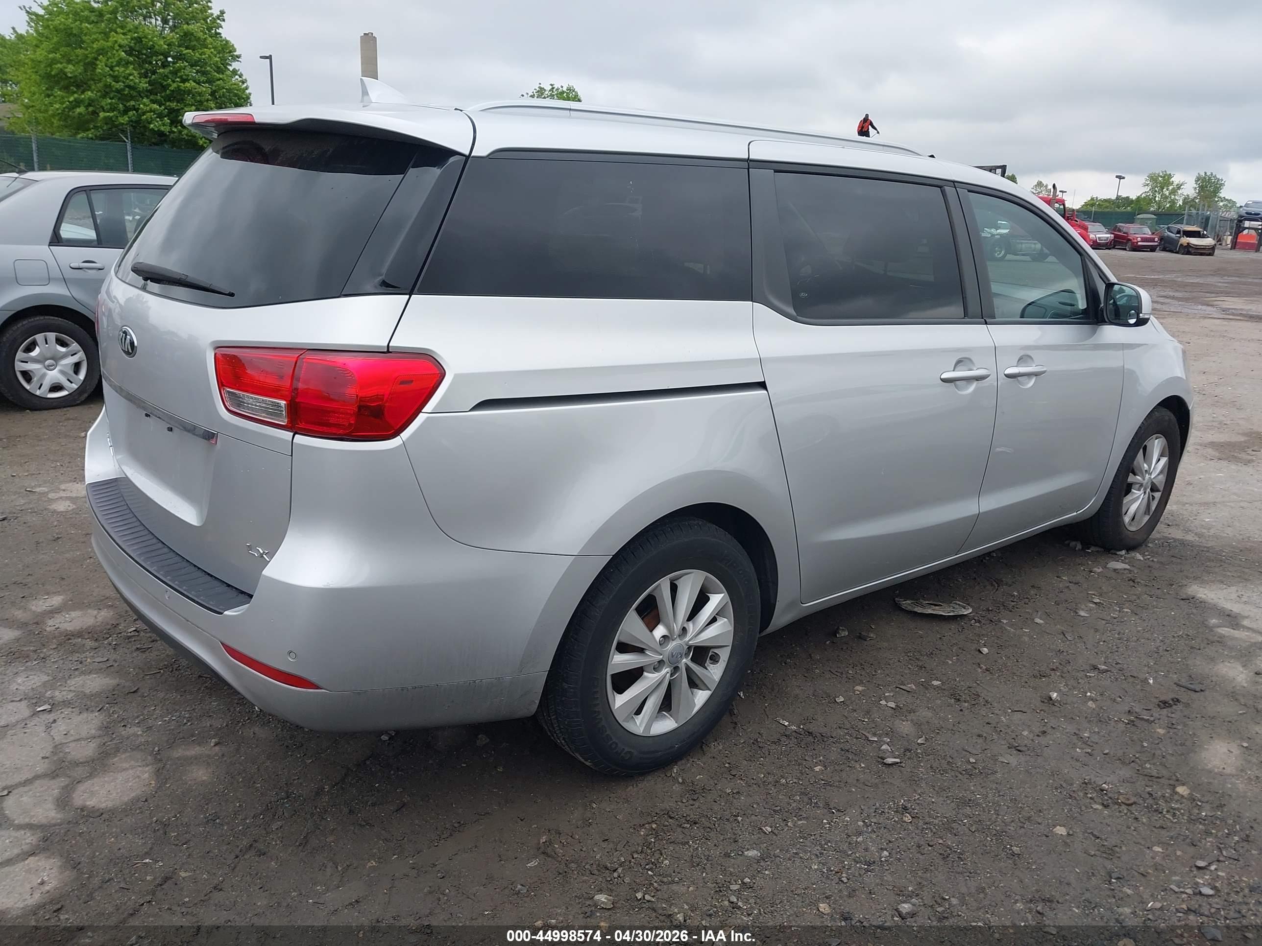 KIA SEDONA image 4