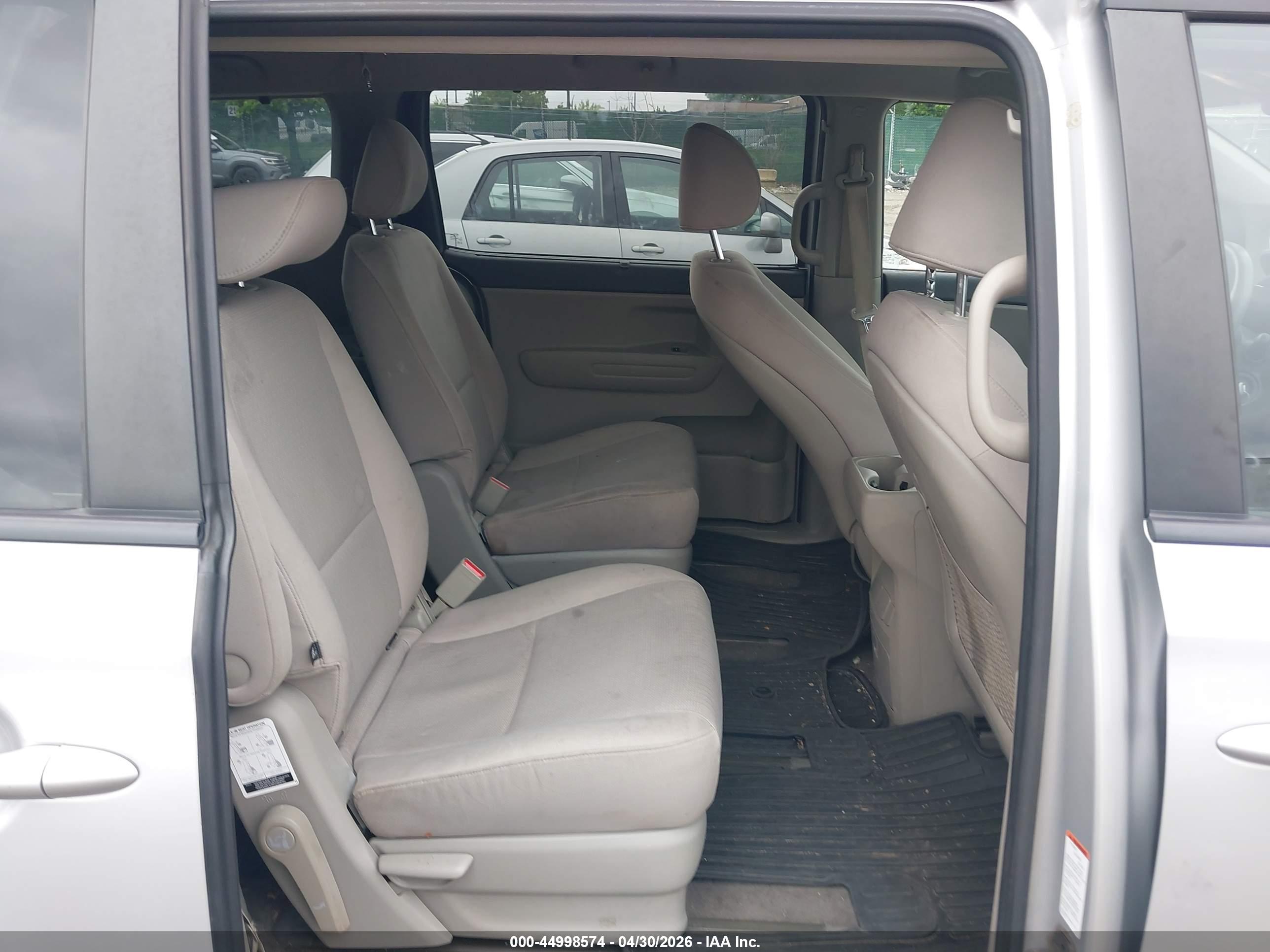 KIA SEDONA image 8