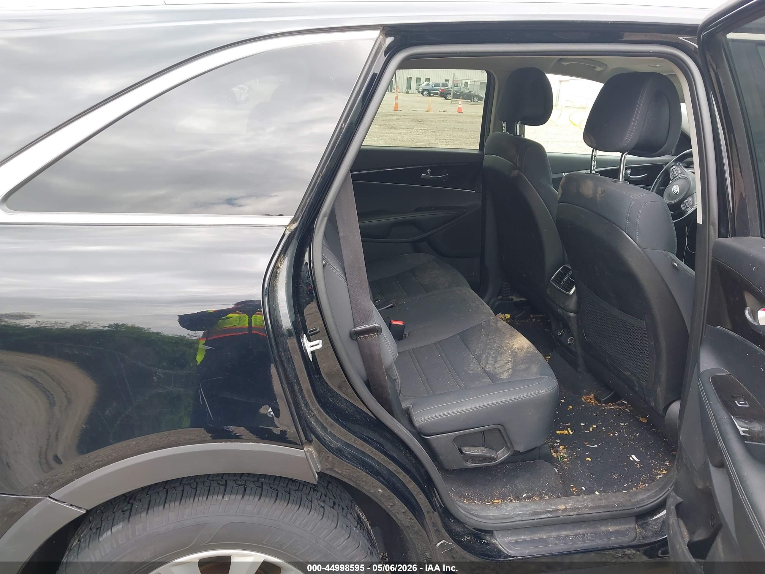 KIA SORENTO image 8