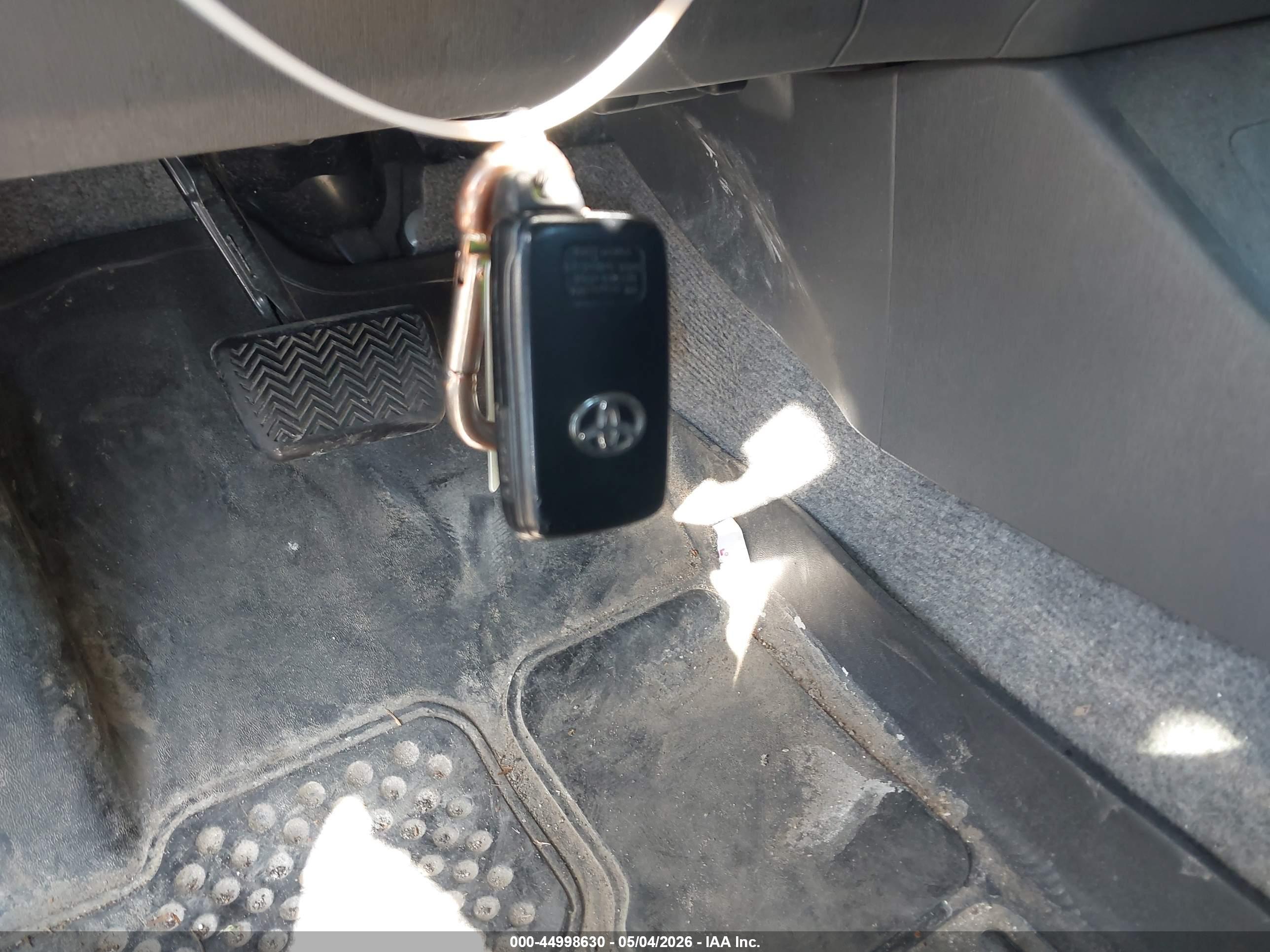 TOYOTA PRIUS image 11