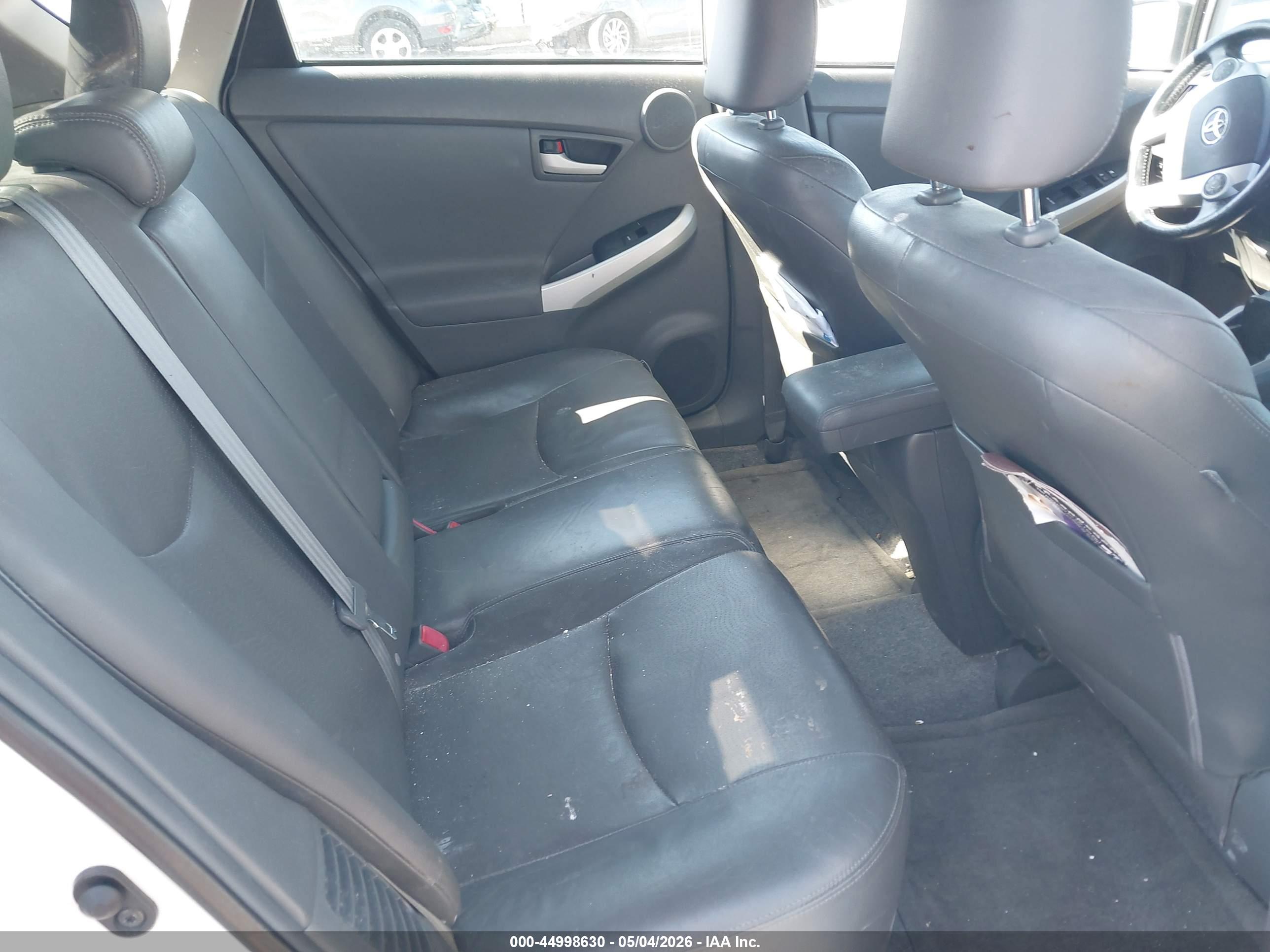 TOYOTA PRIUS image 8
