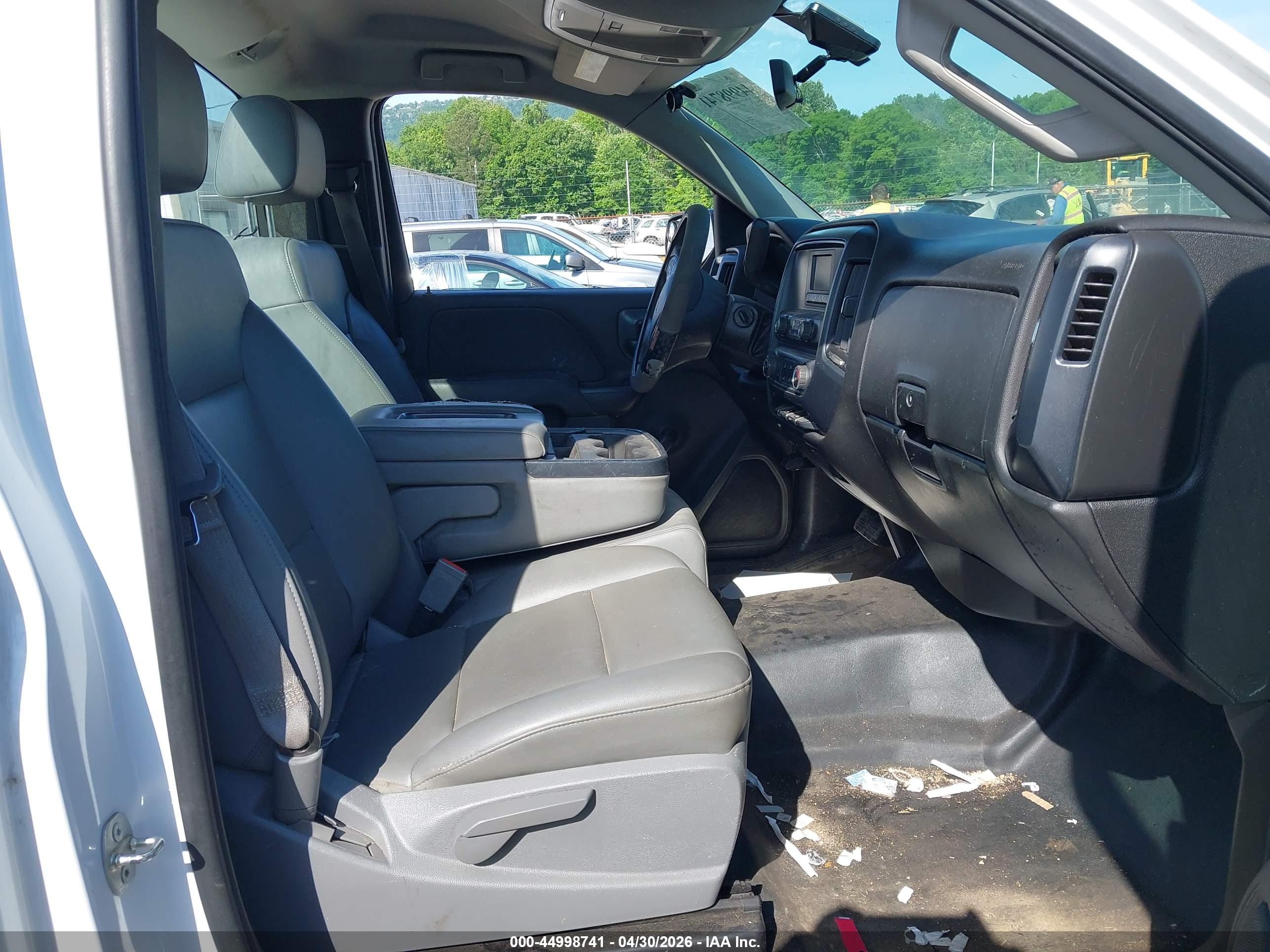 CHEVROLET SILVERADO image 5