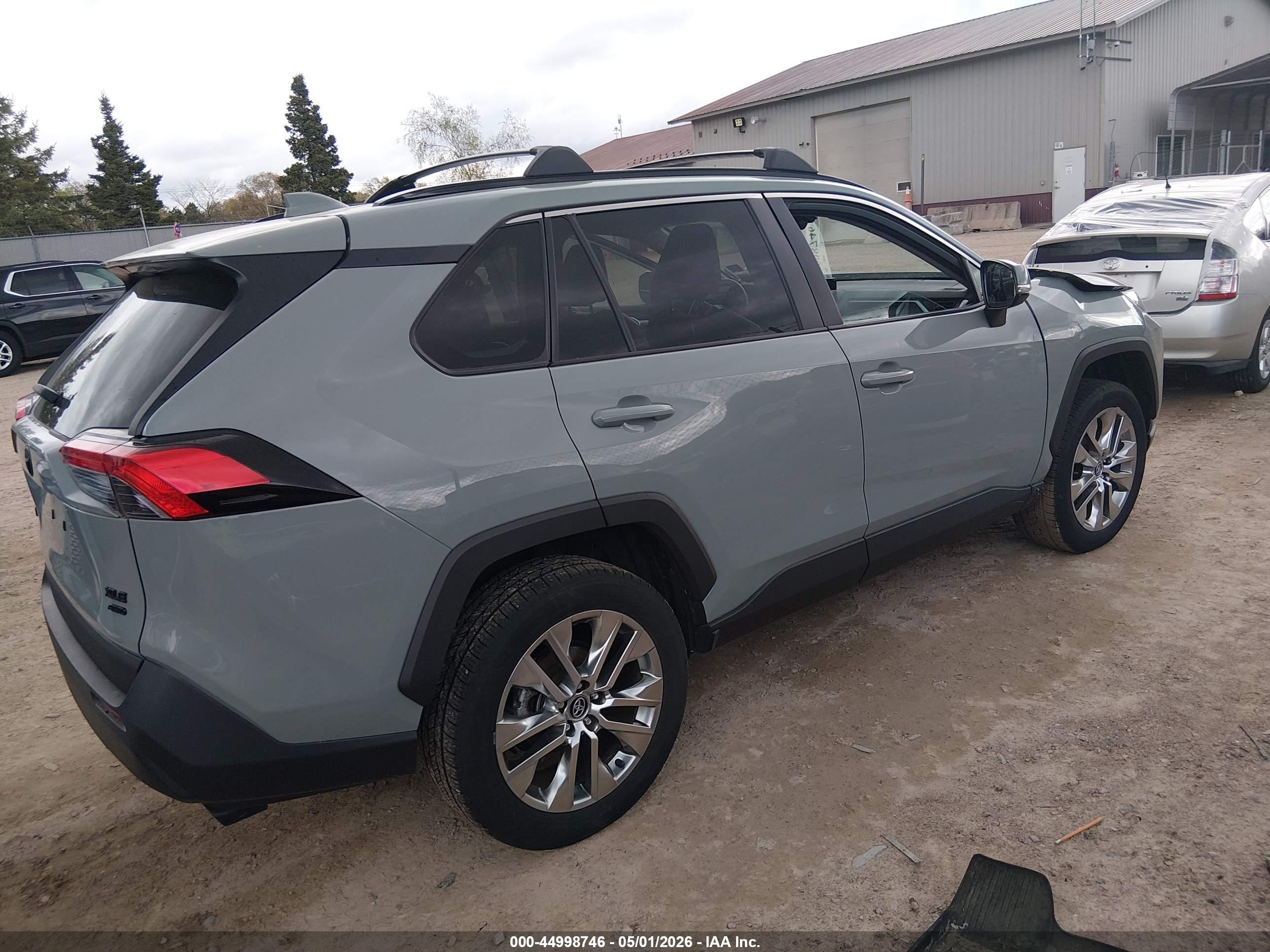 TOYOTA RAV4 image 4