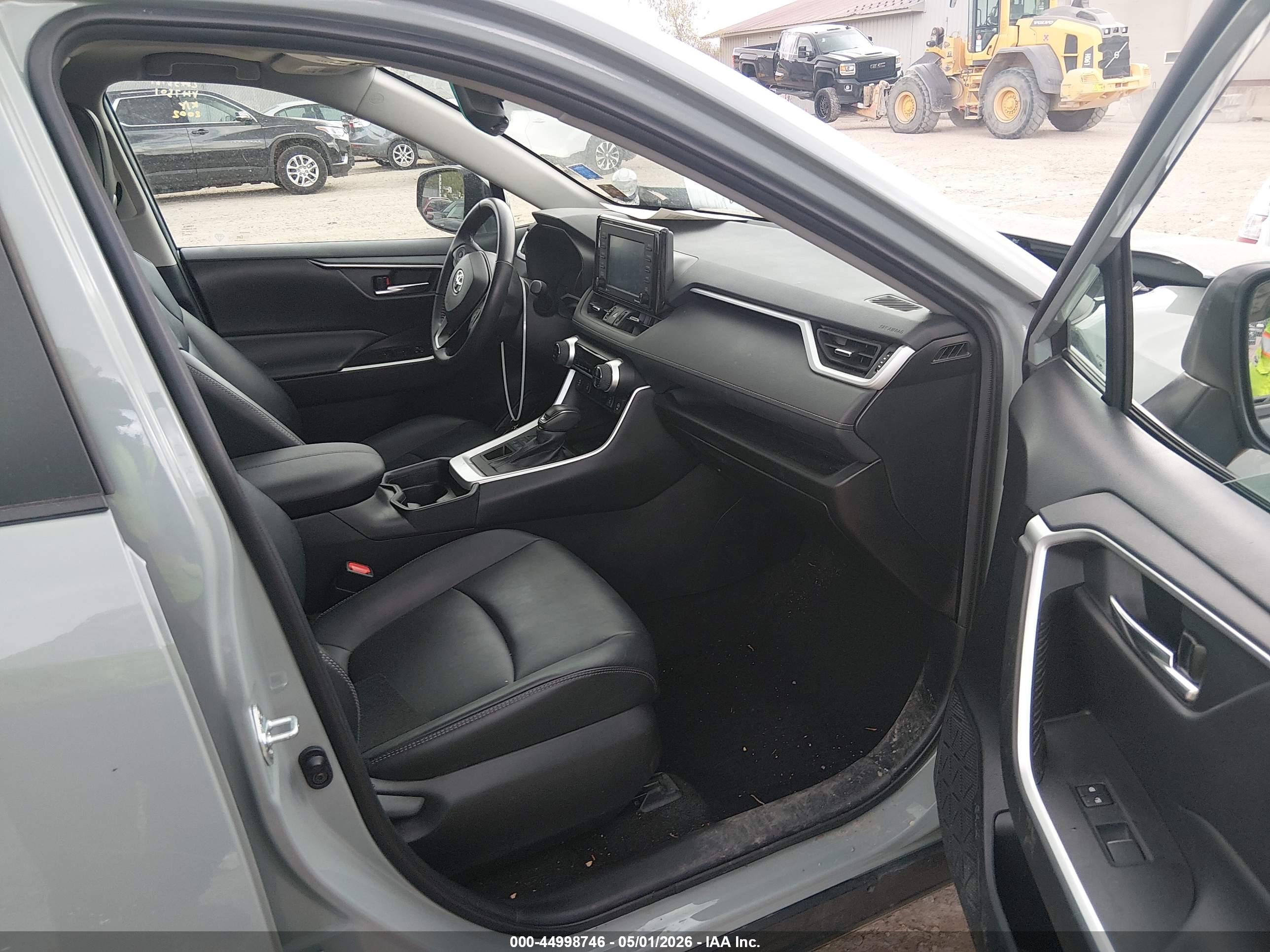 TOYOTA RAV4 image 5