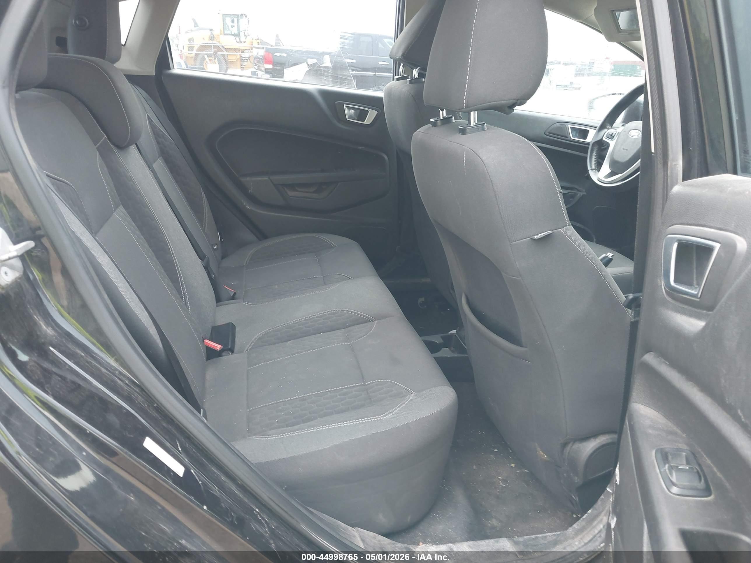 FORD FIESTA image 8