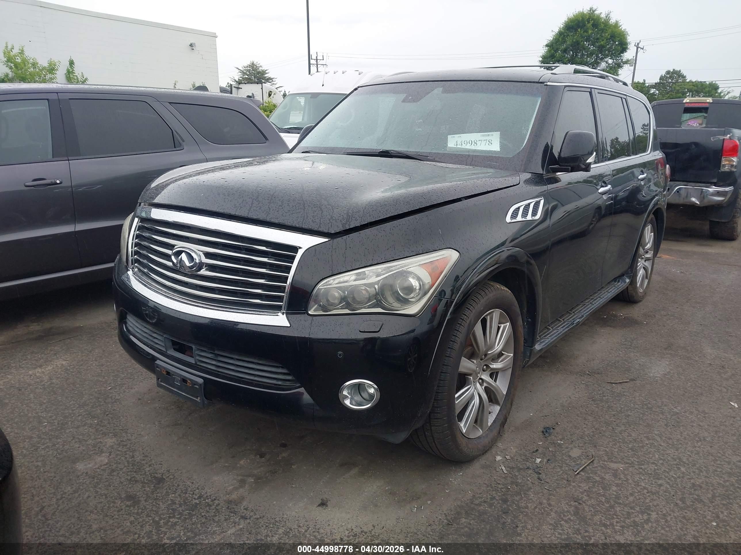 INFINITI QX56 image 2