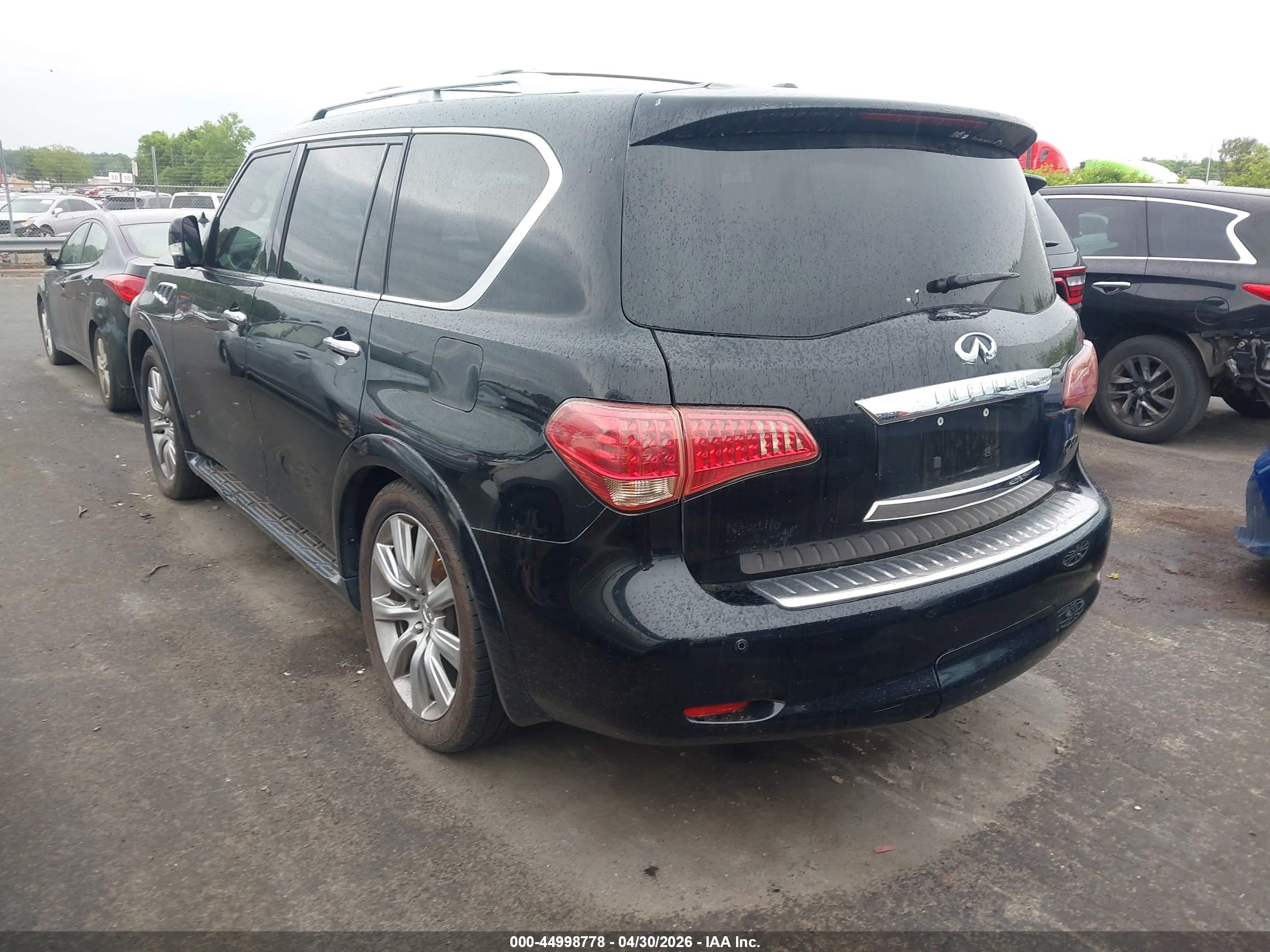 INFINITI QX56 image 3