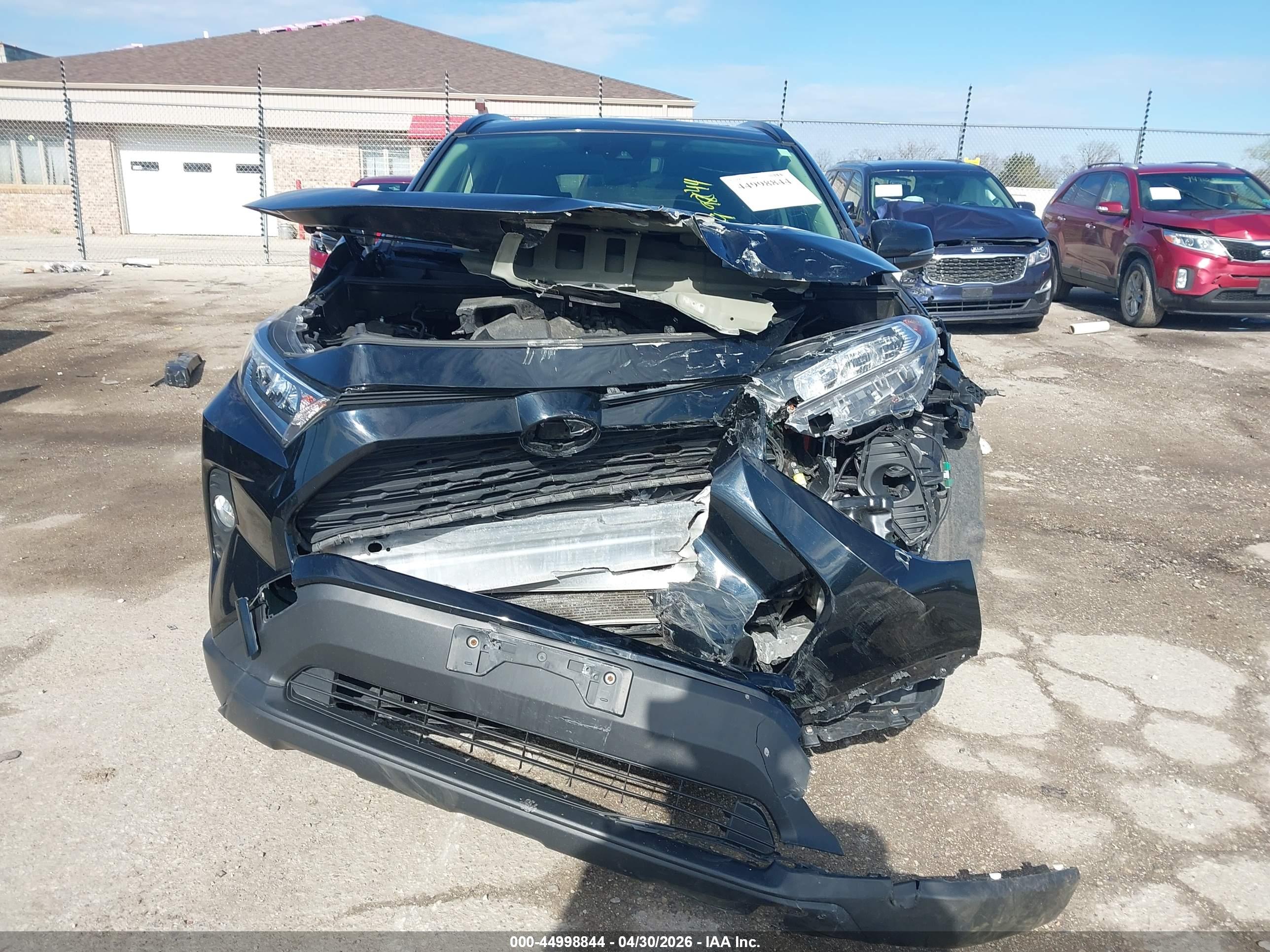 TOYOTA RAV4 image 6