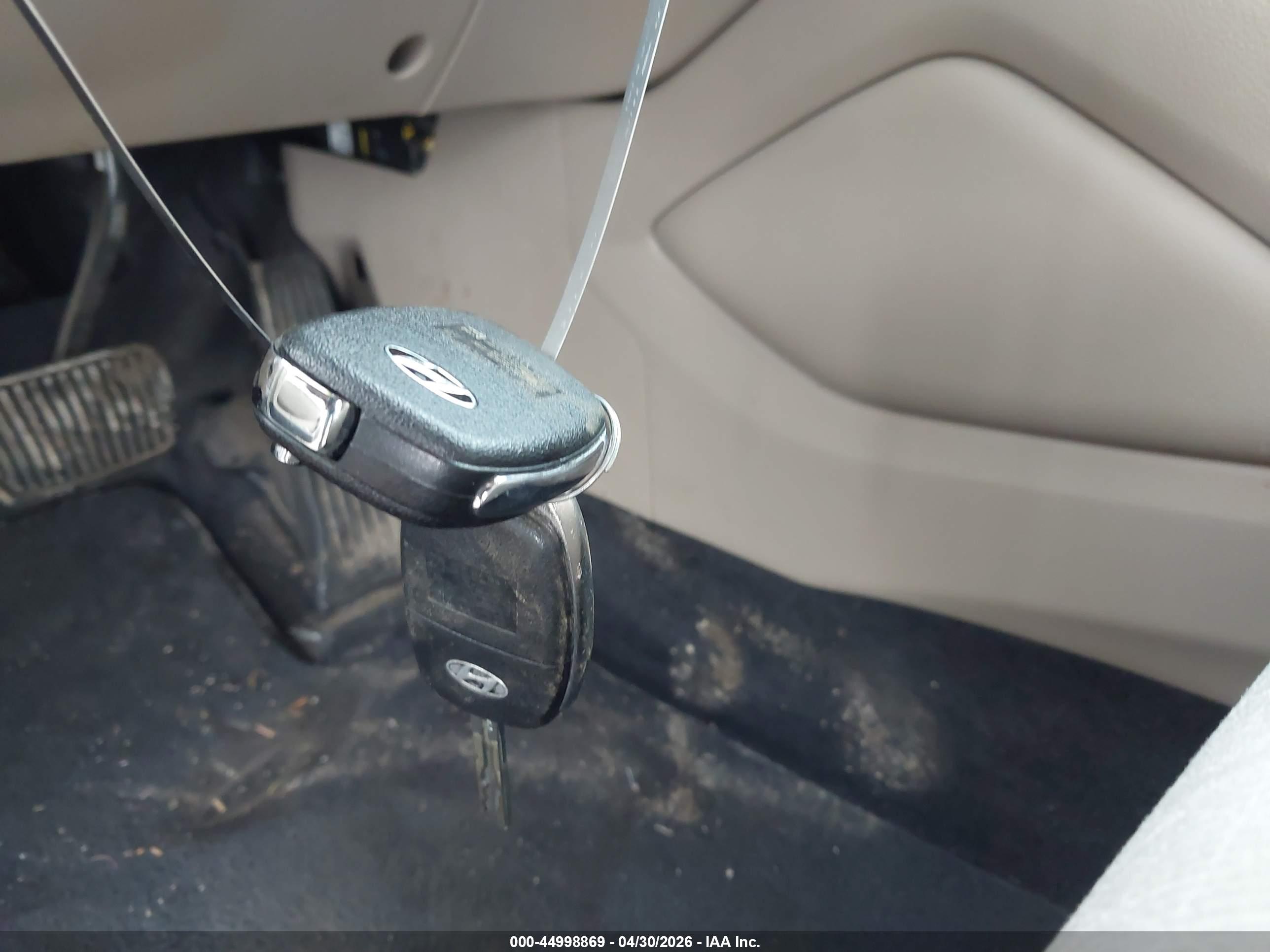HYUNDAI TUCSON image 11