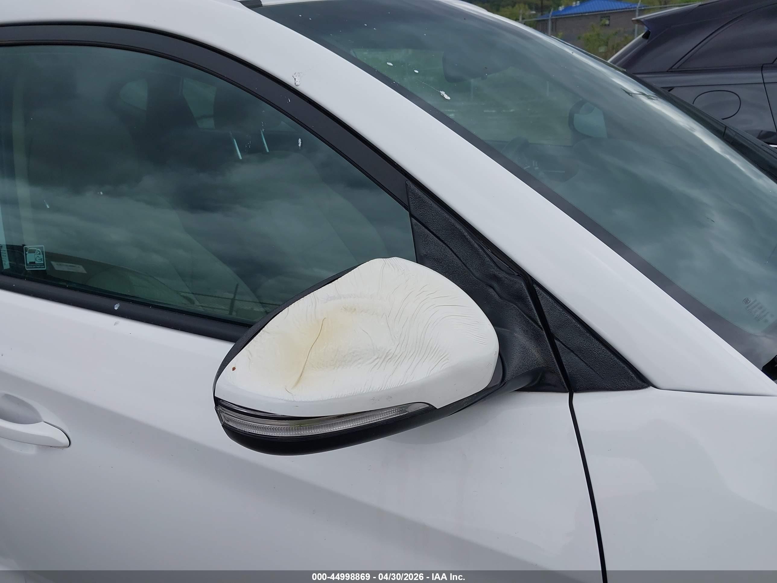 HYUNDAI TUCSON image 6