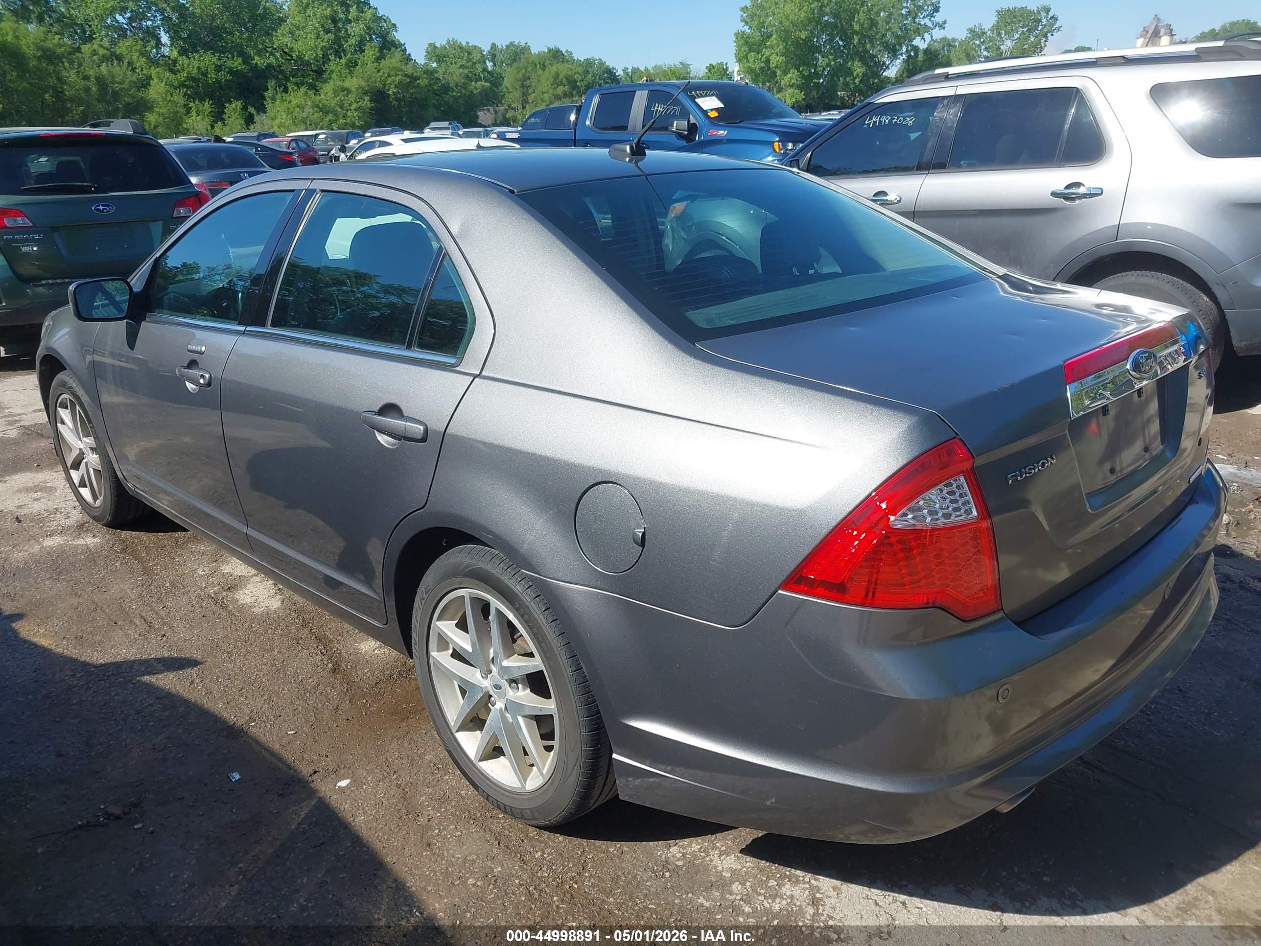 FORD FUSION image 3