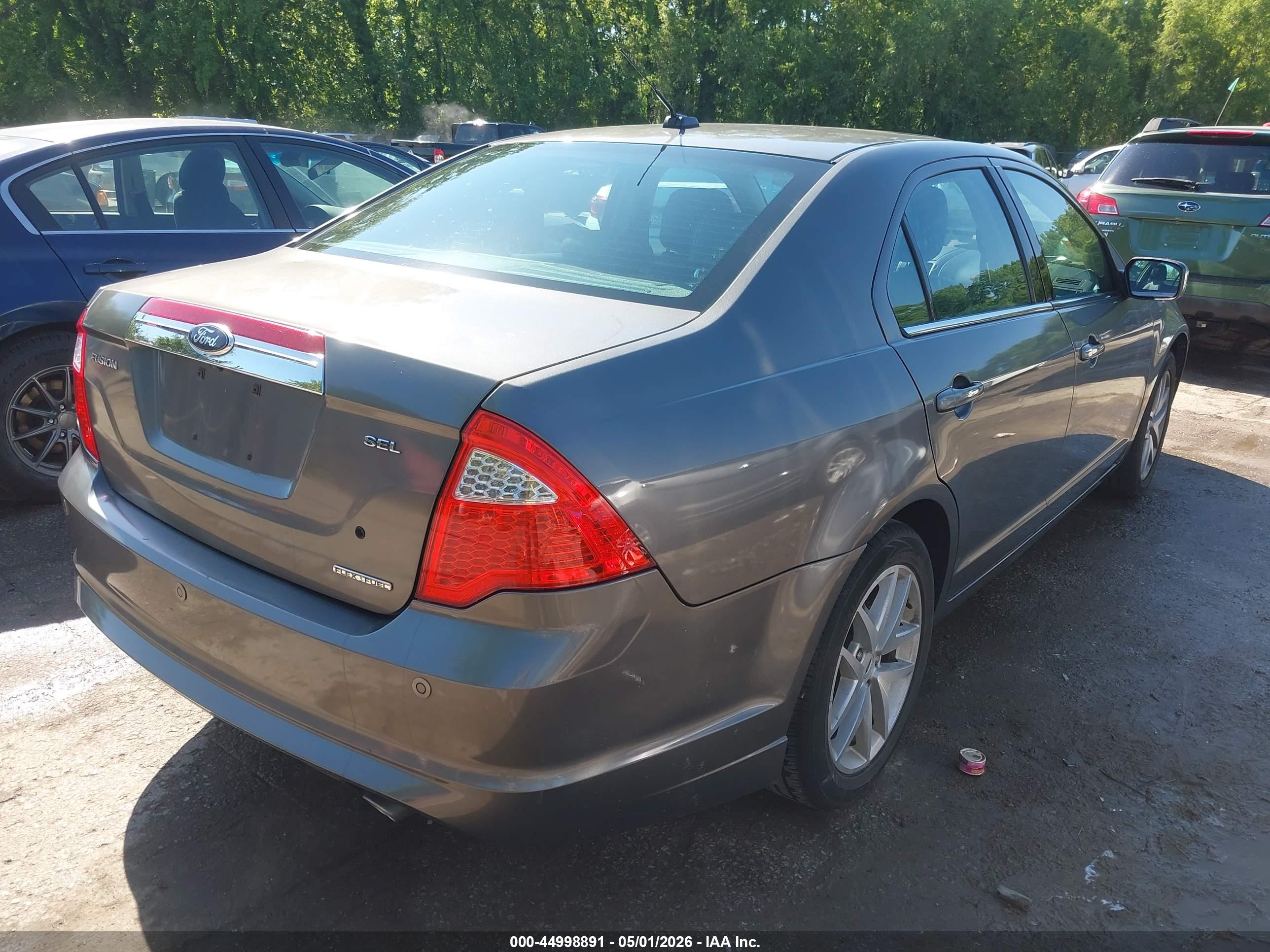 FORD FUSION image 4