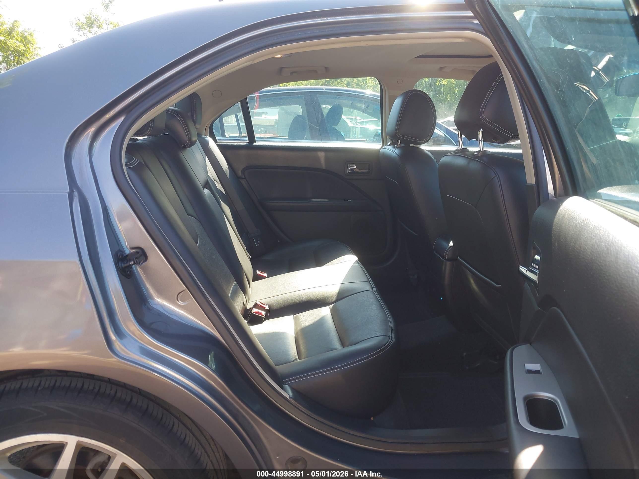 FORD FUSION image 8