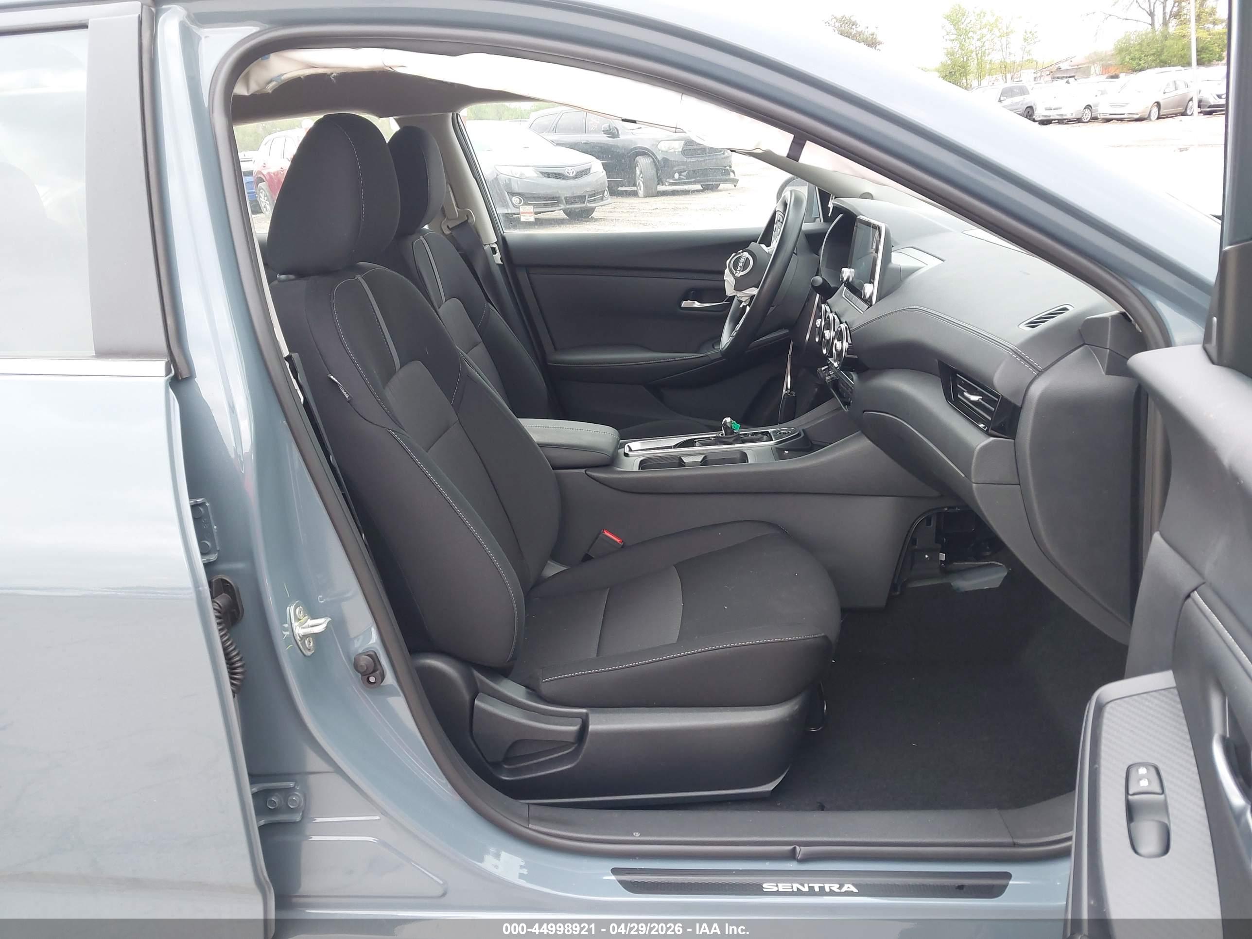 NISSAN SENTRA image 5