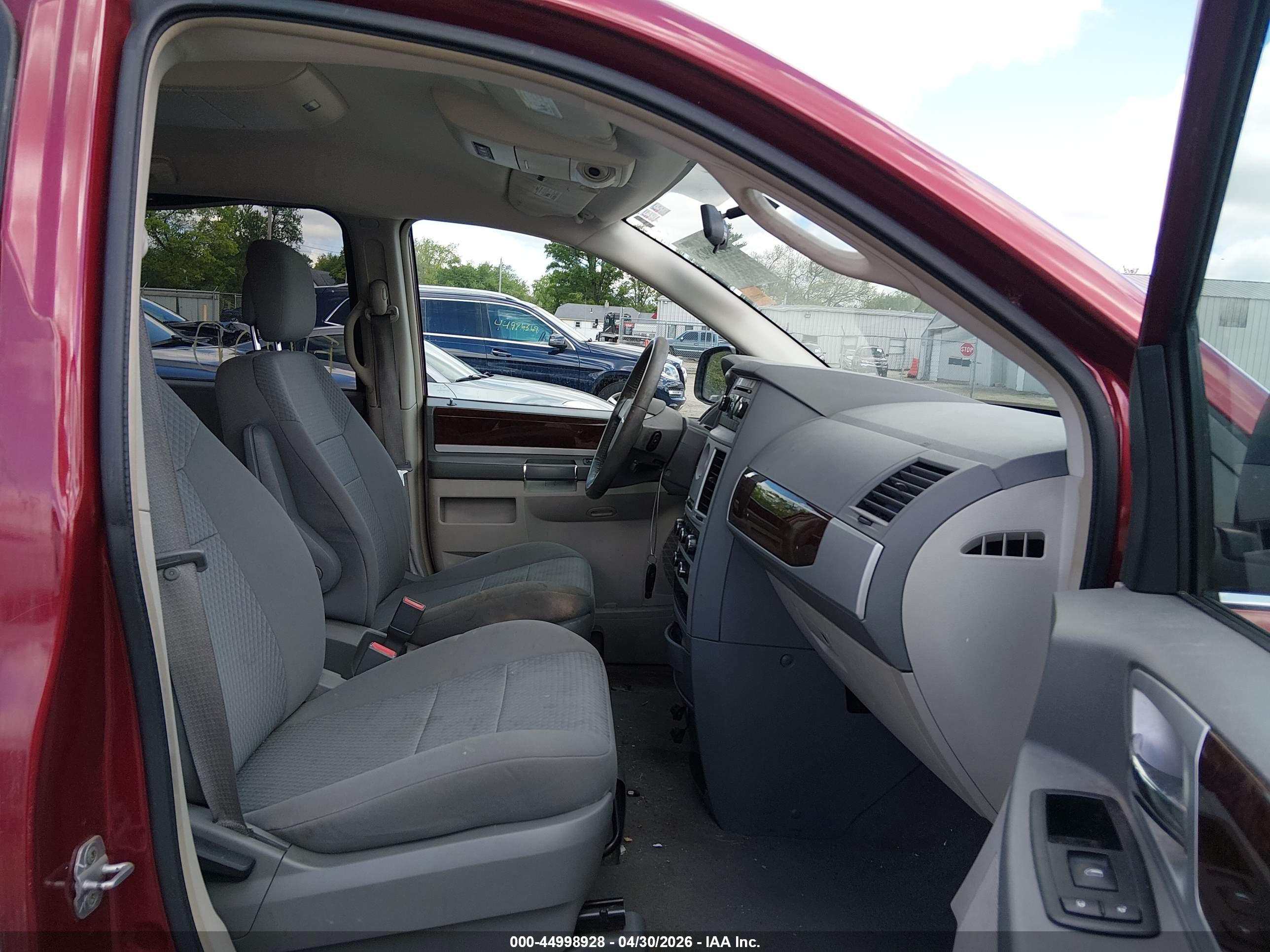 CHRYSLER TOWN image 5
