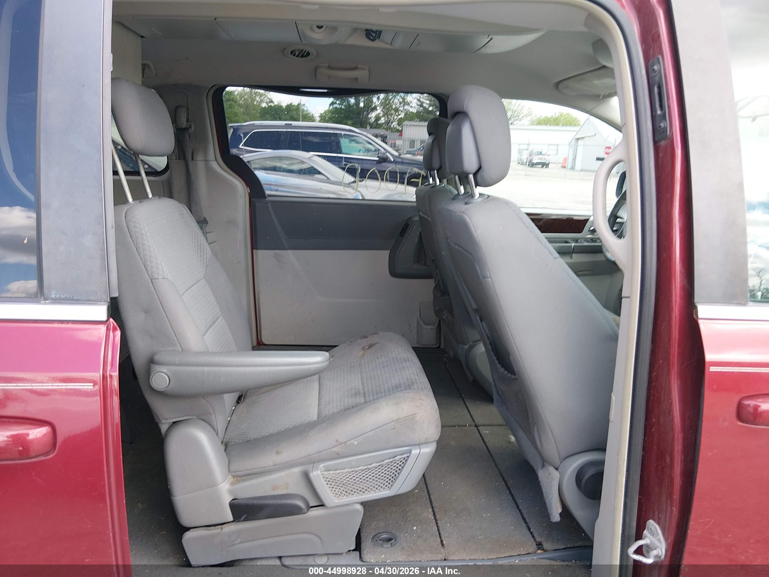CHRYSLER TOWN image 8