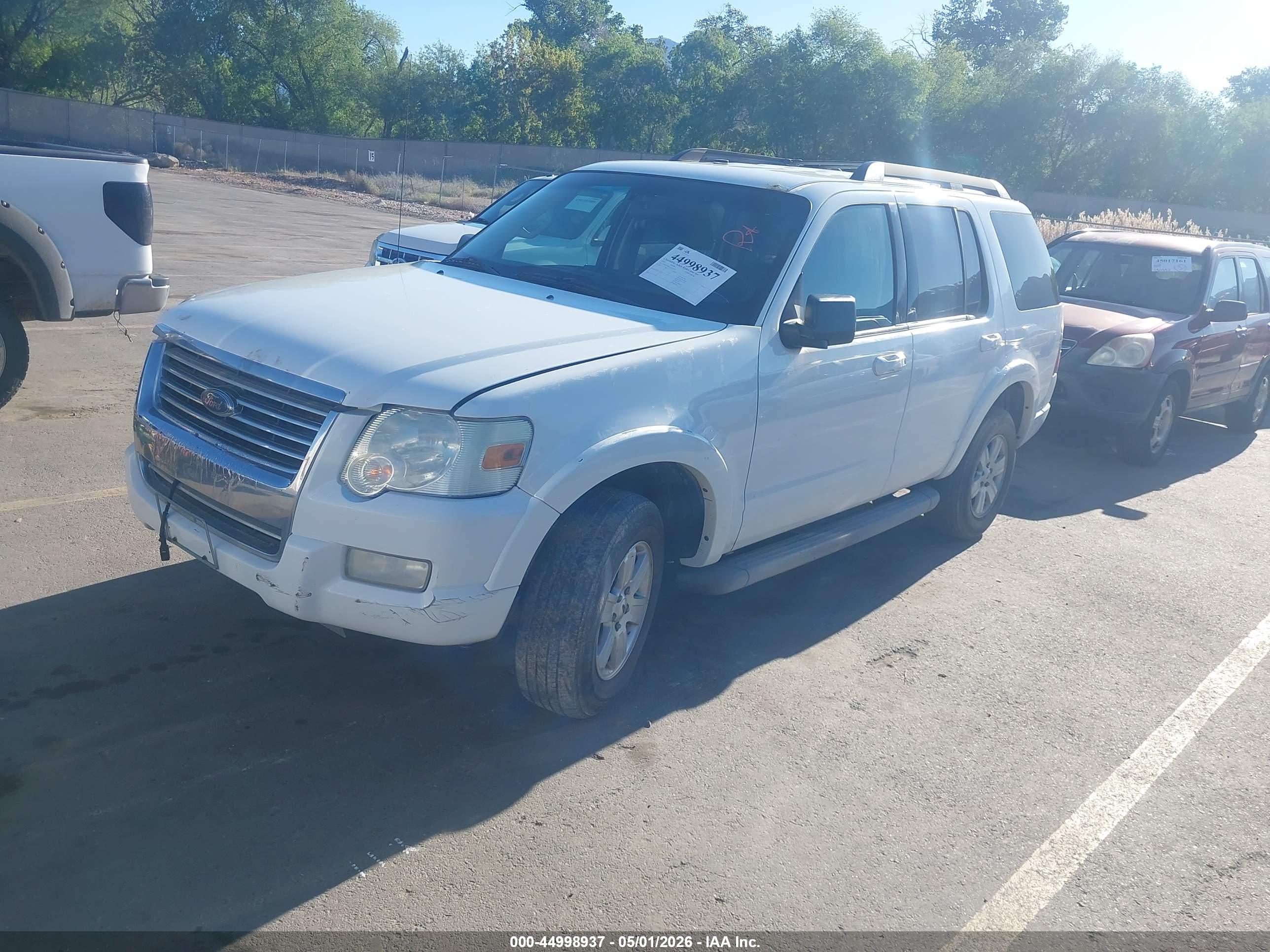 FORD EXPLORER image 2