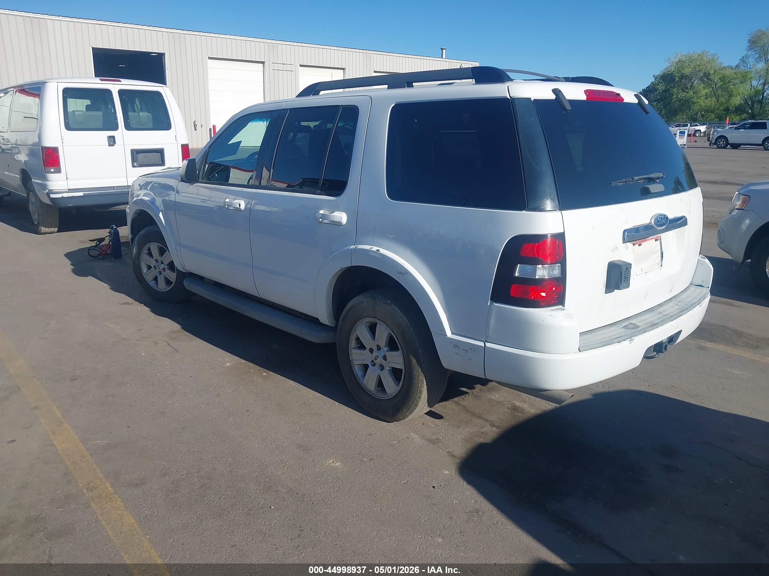 FORD EXPLORER image 3