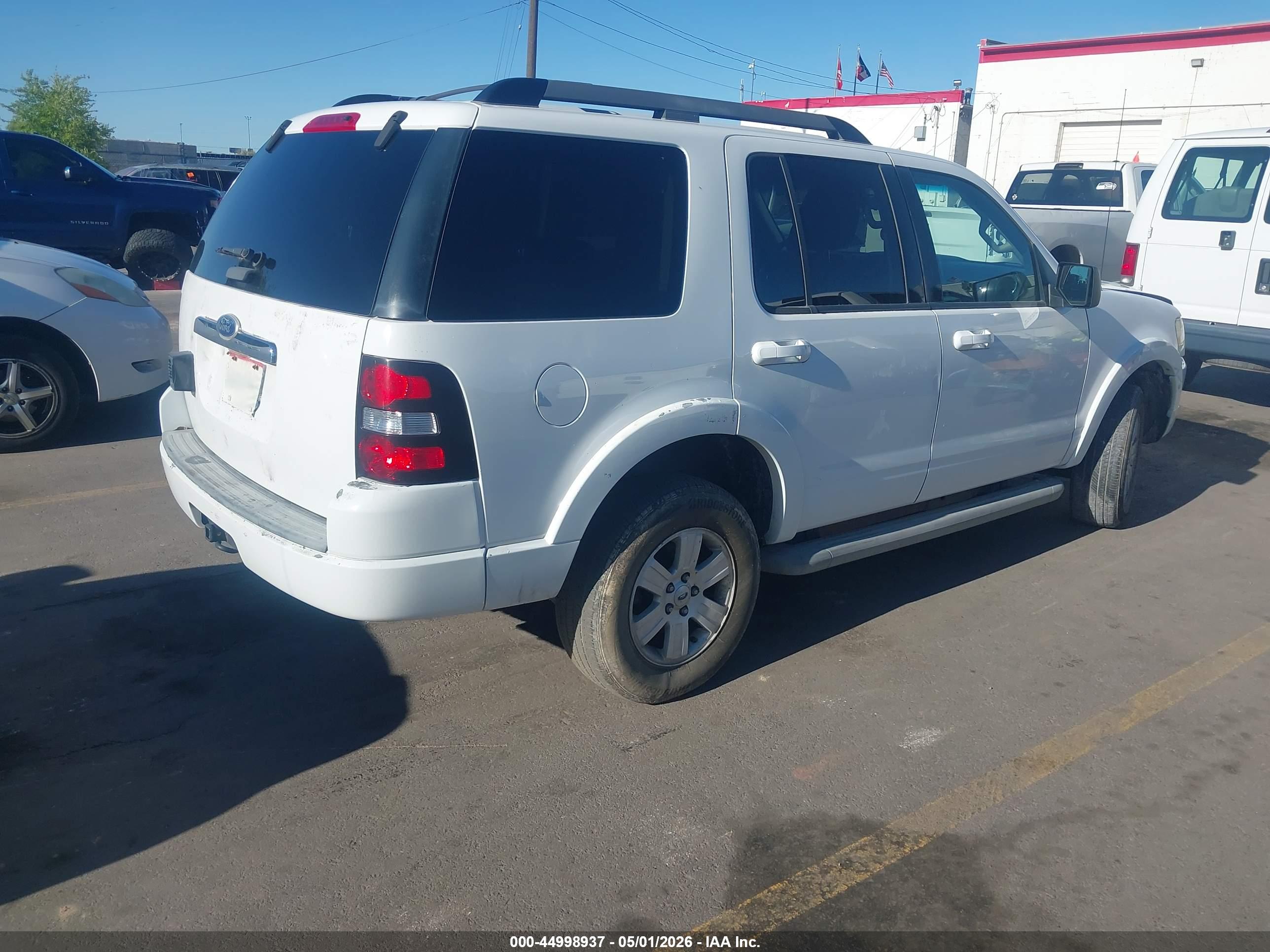 FORD EXPLORER image 4