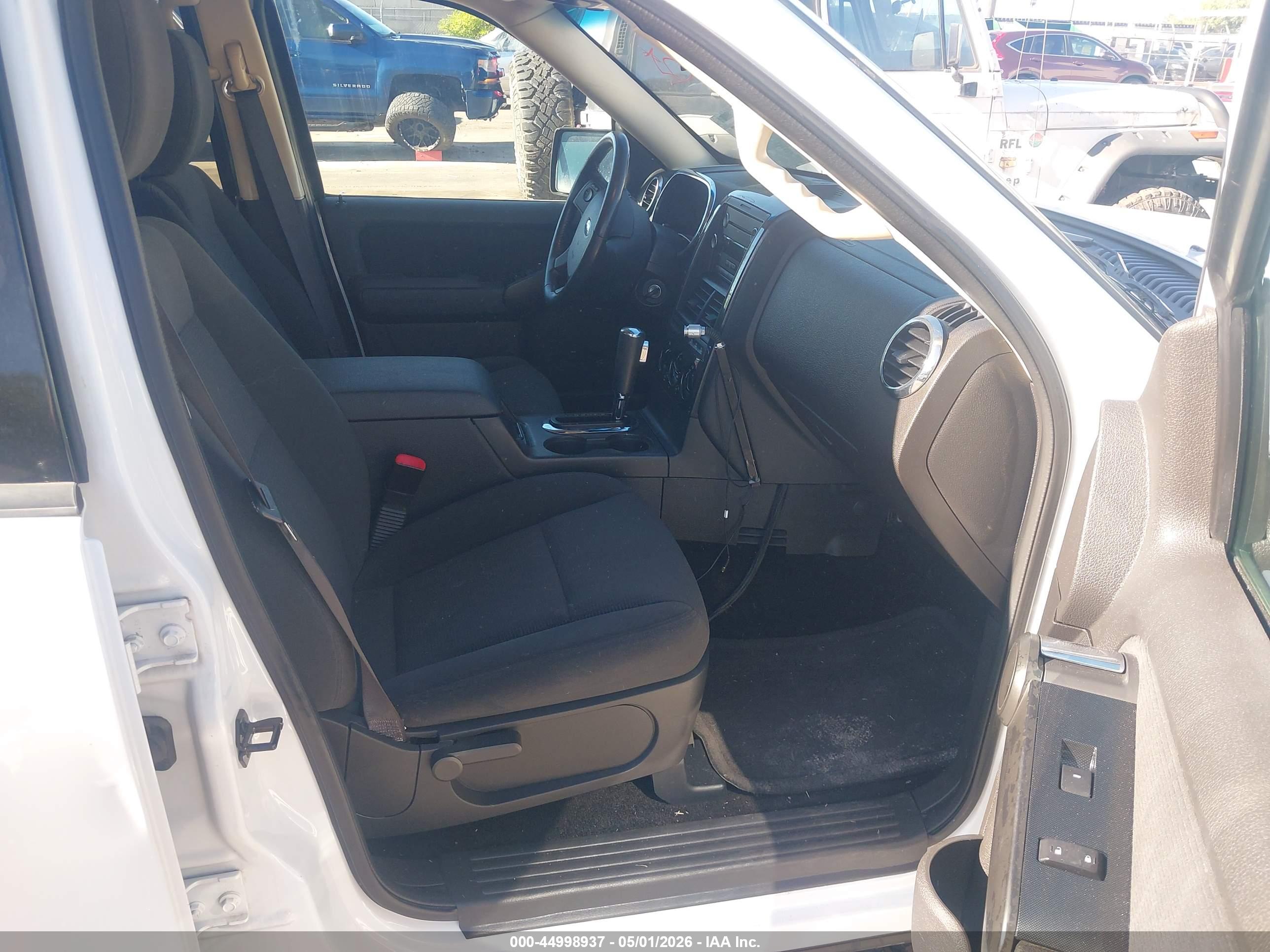 FORD EXPLORER image 5