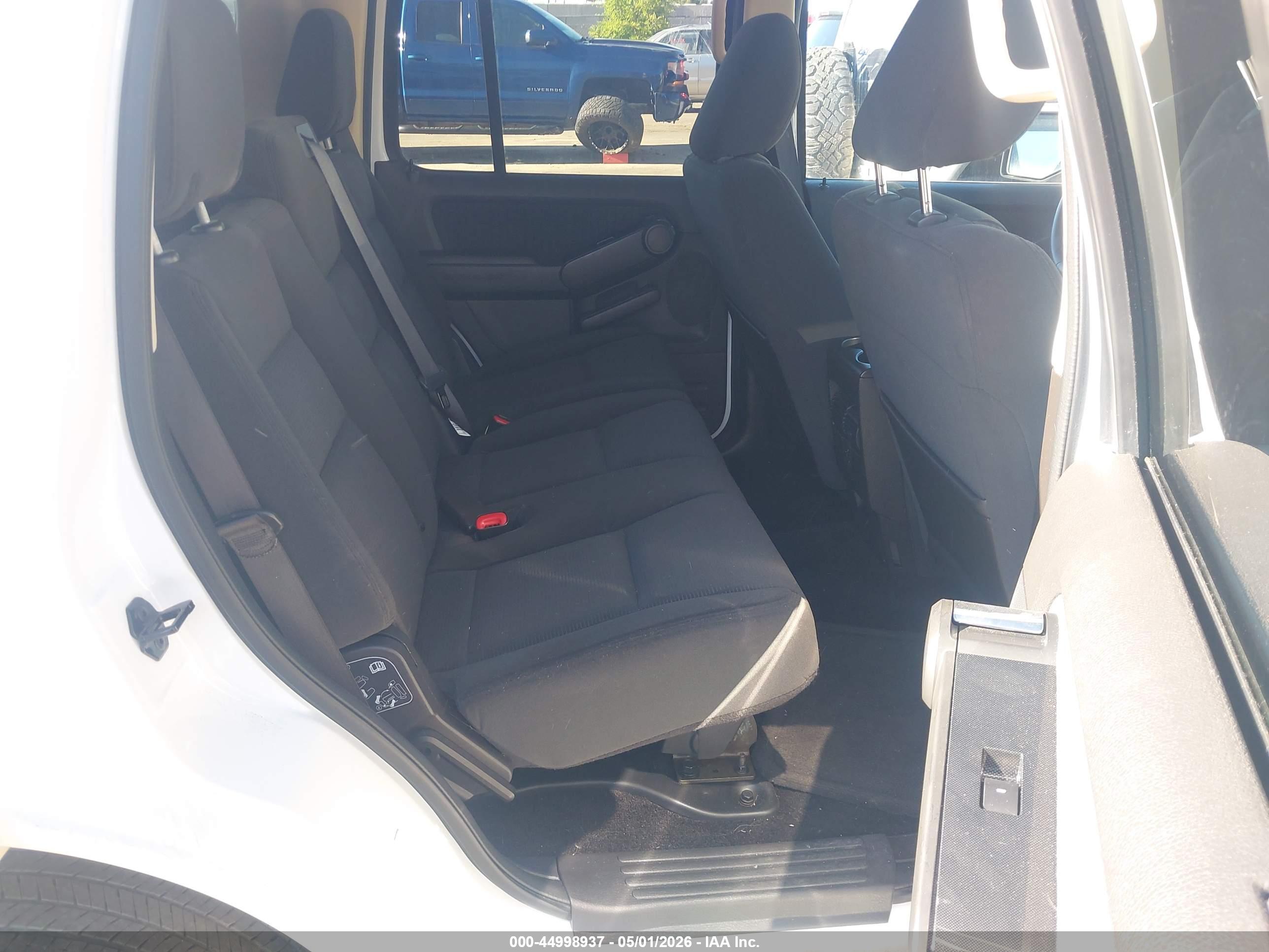 FORD EXPLORER image 8
