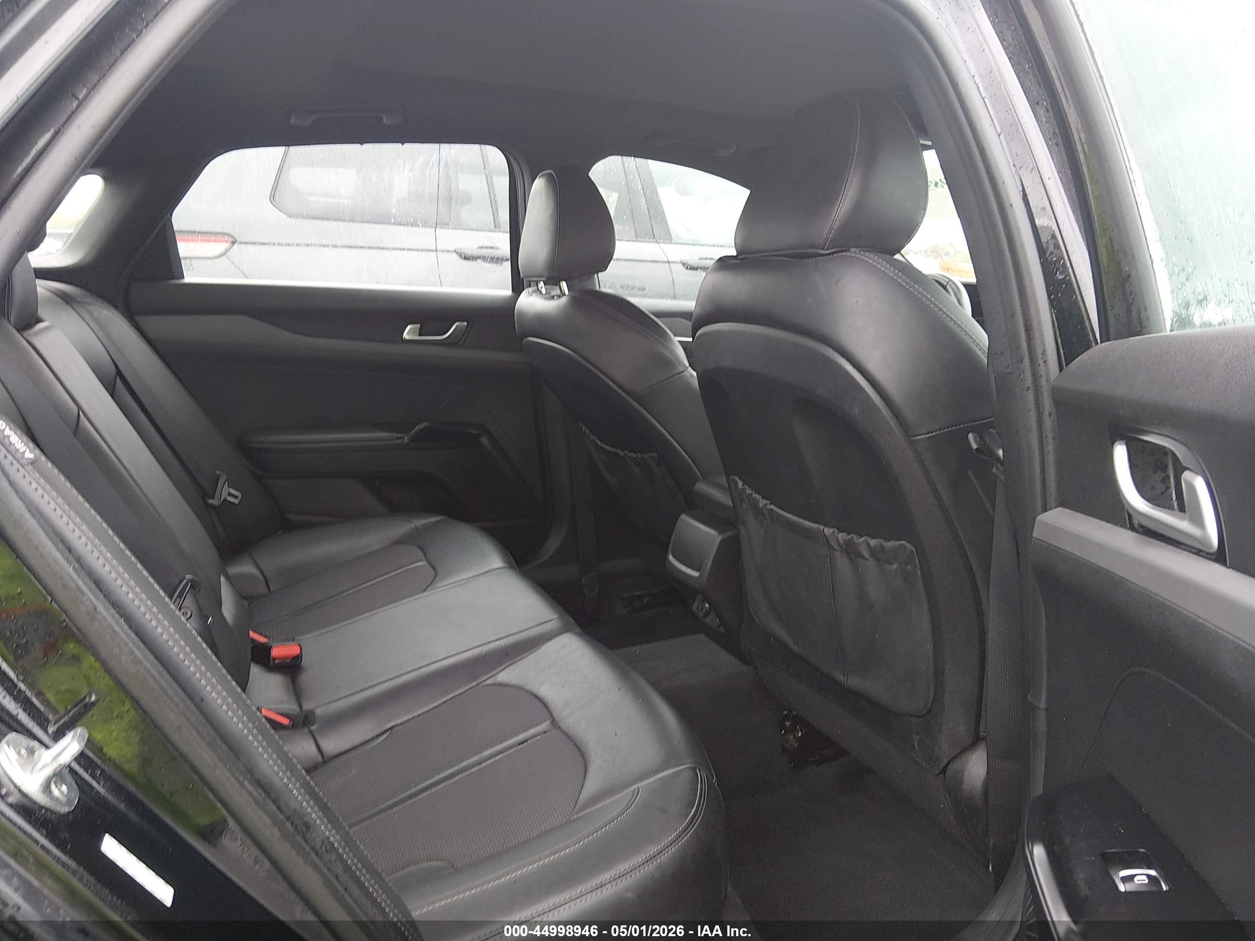 KIA K5 image 8