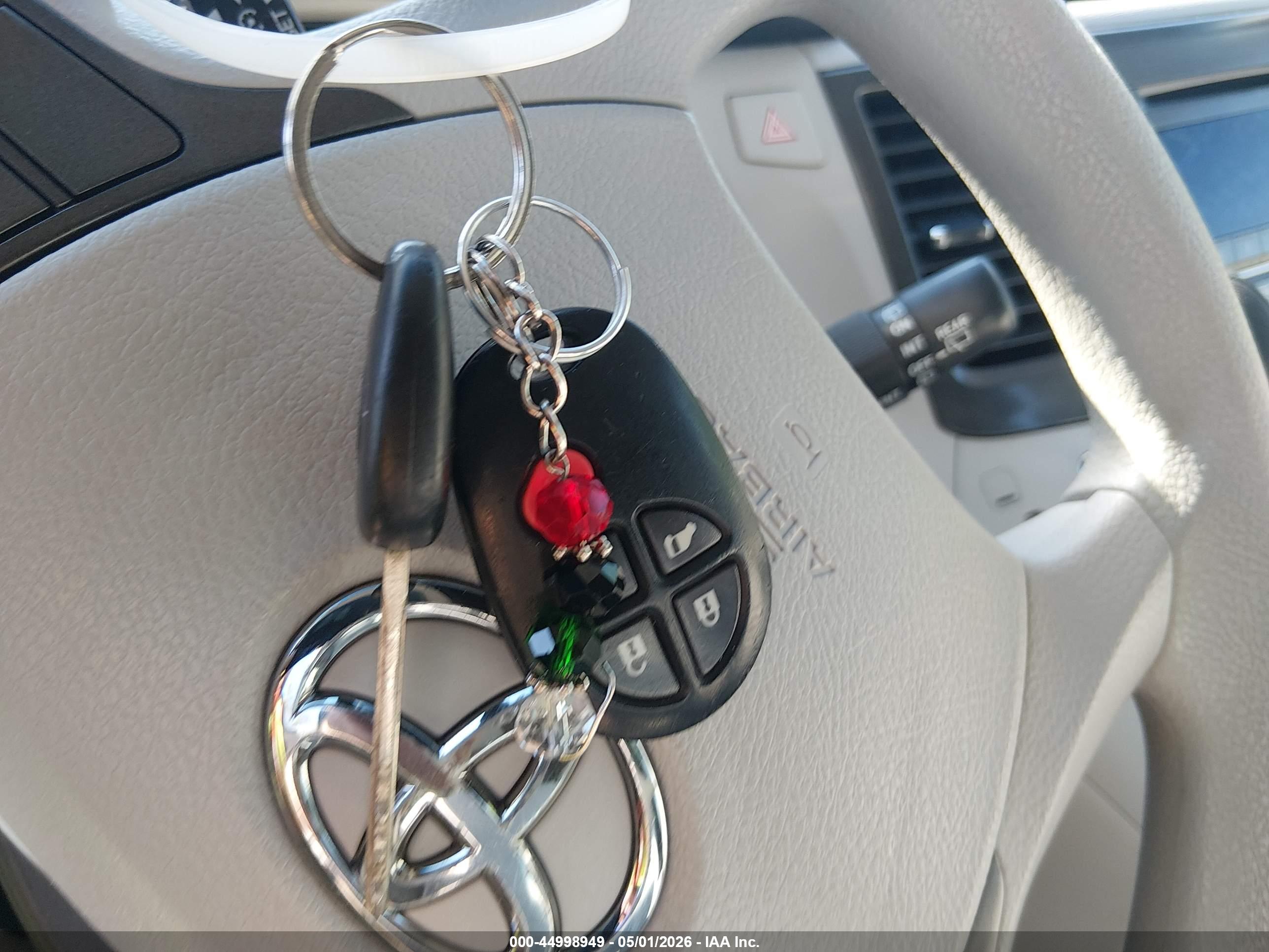 TOYOTA SIENNA image 11
