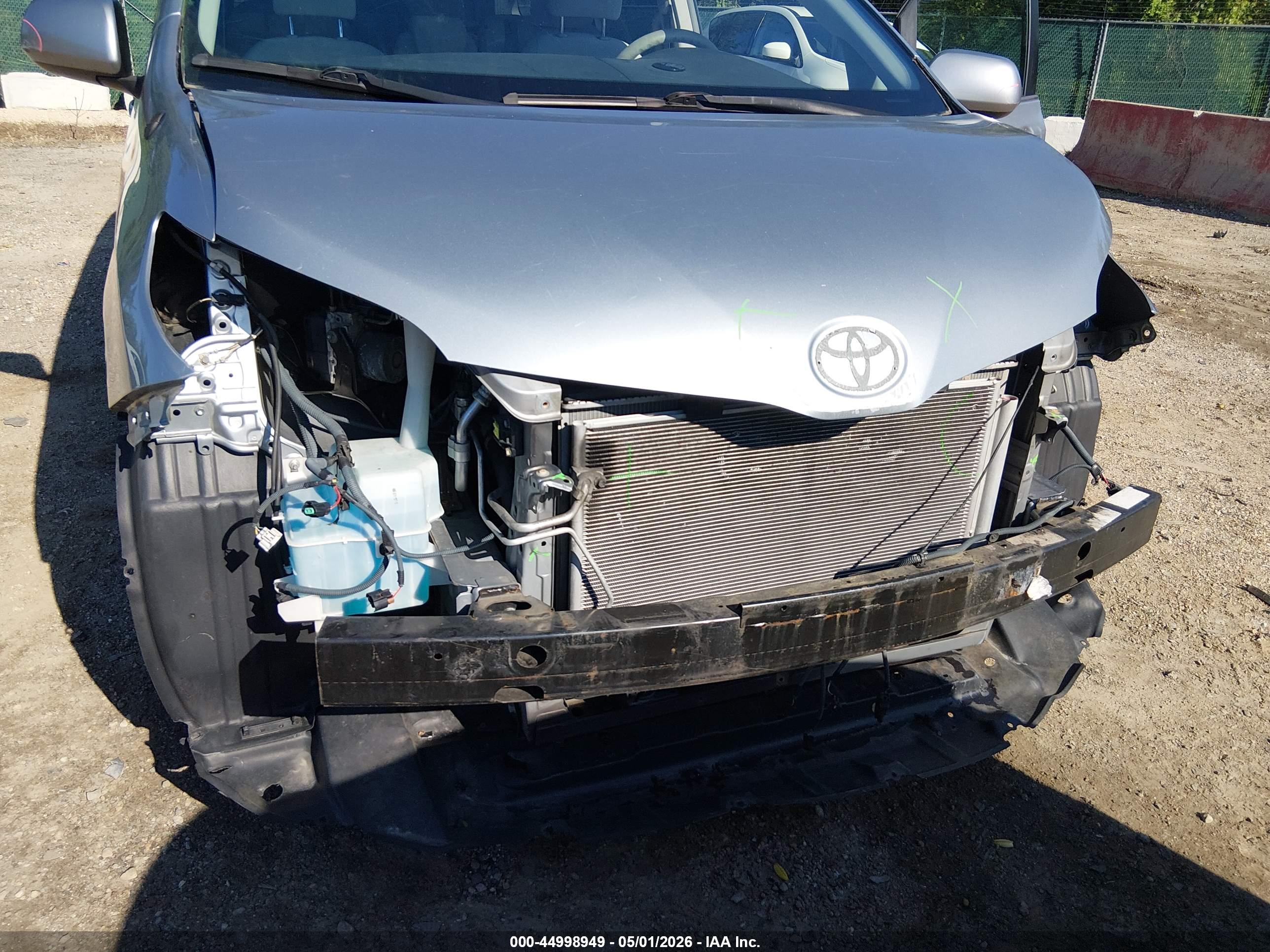 TOYOTA SIENNA image 6