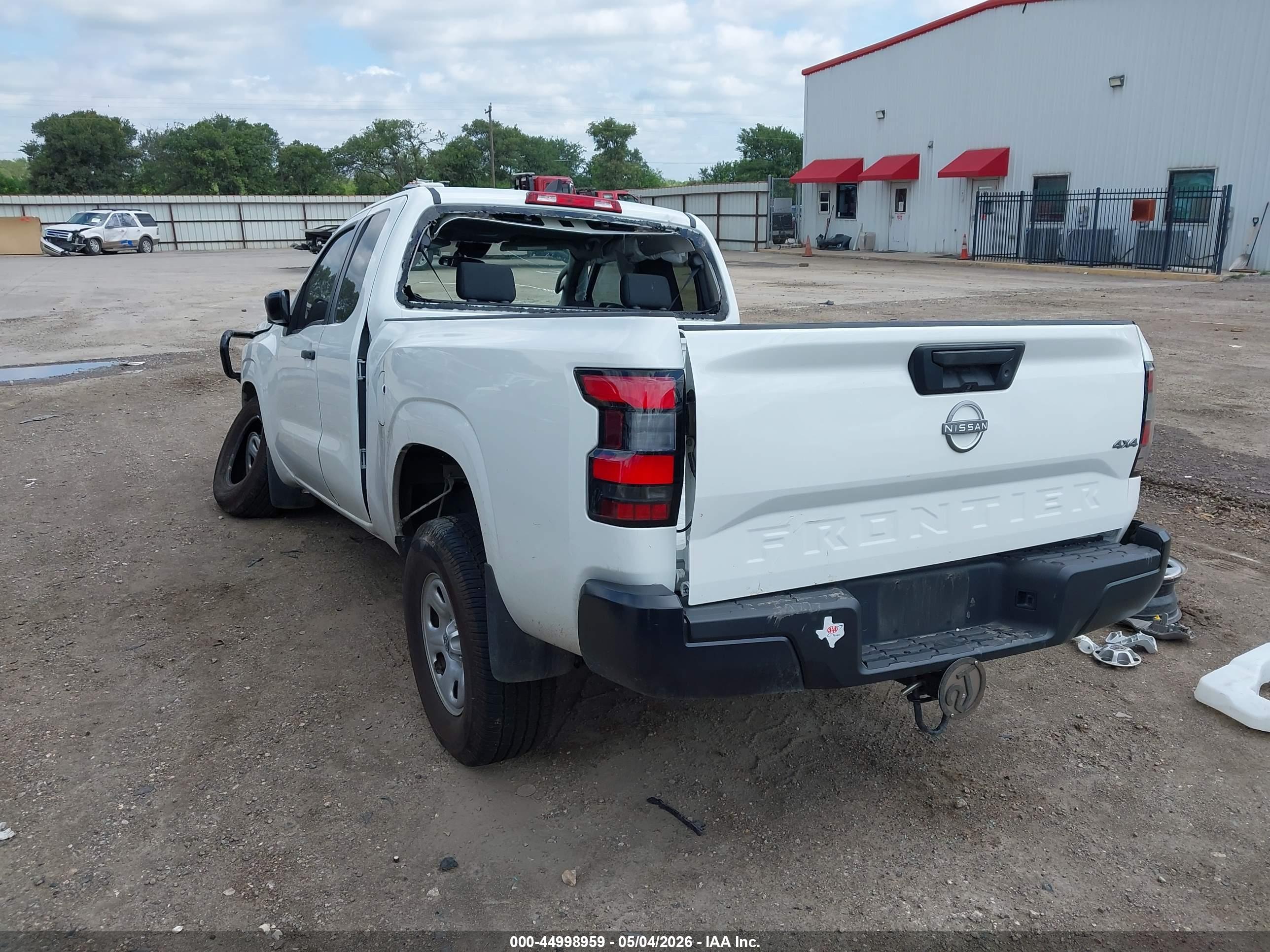 NISSAN FRONTIER image 3