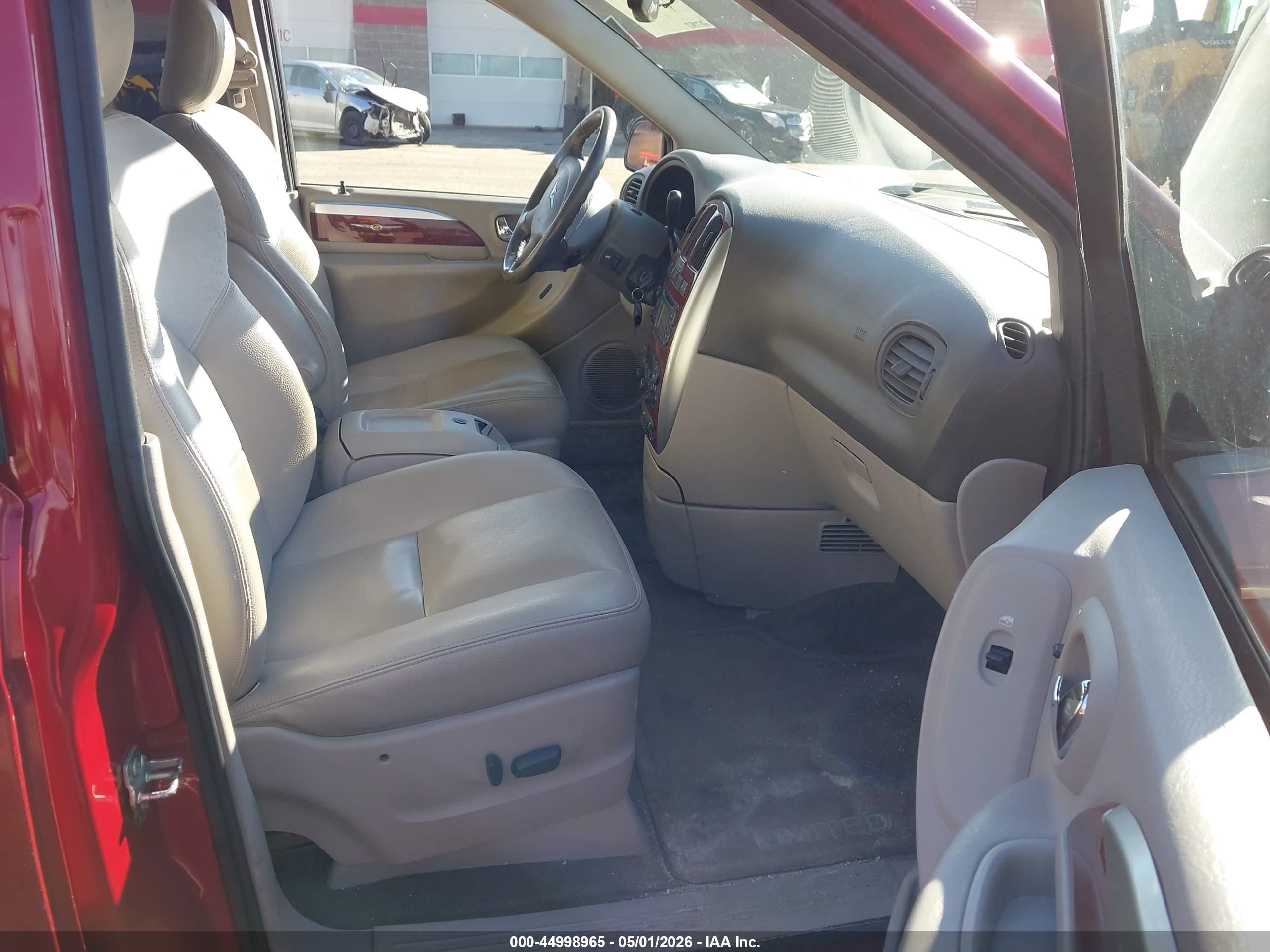 CHRYSLER TOWN image 5