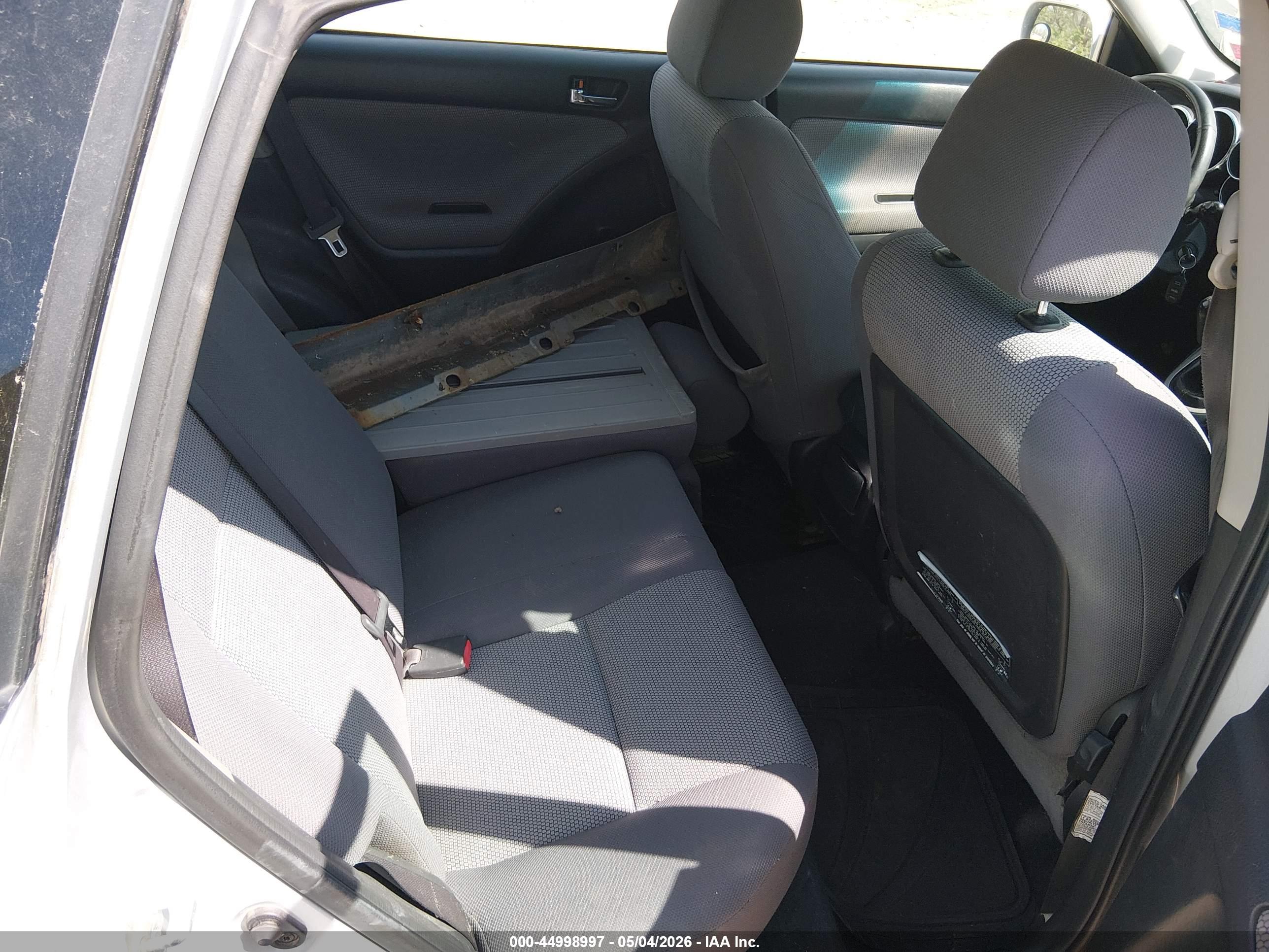 TOYOTA MATRIX image 8