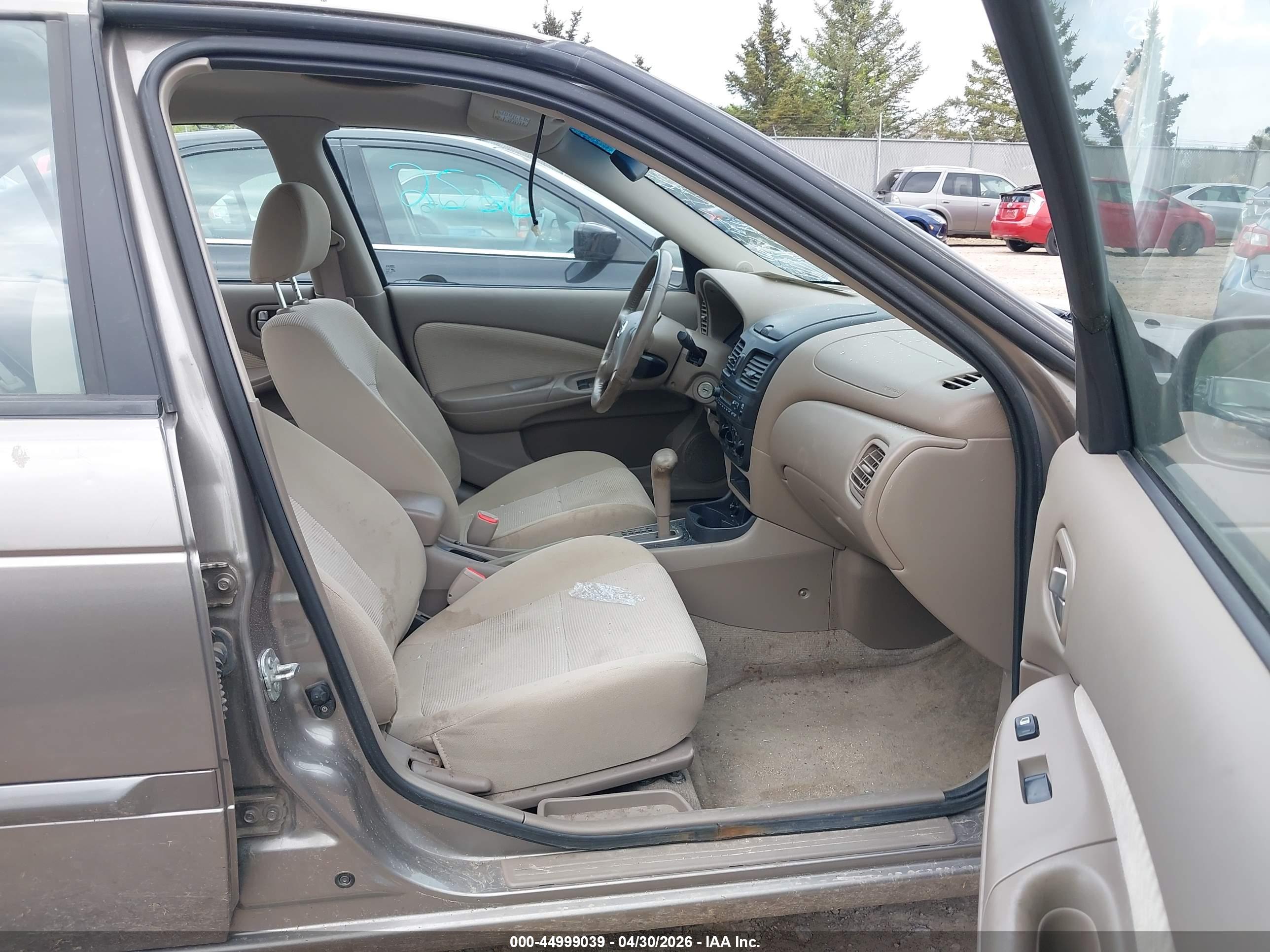 NISSAN SENTRA image 5