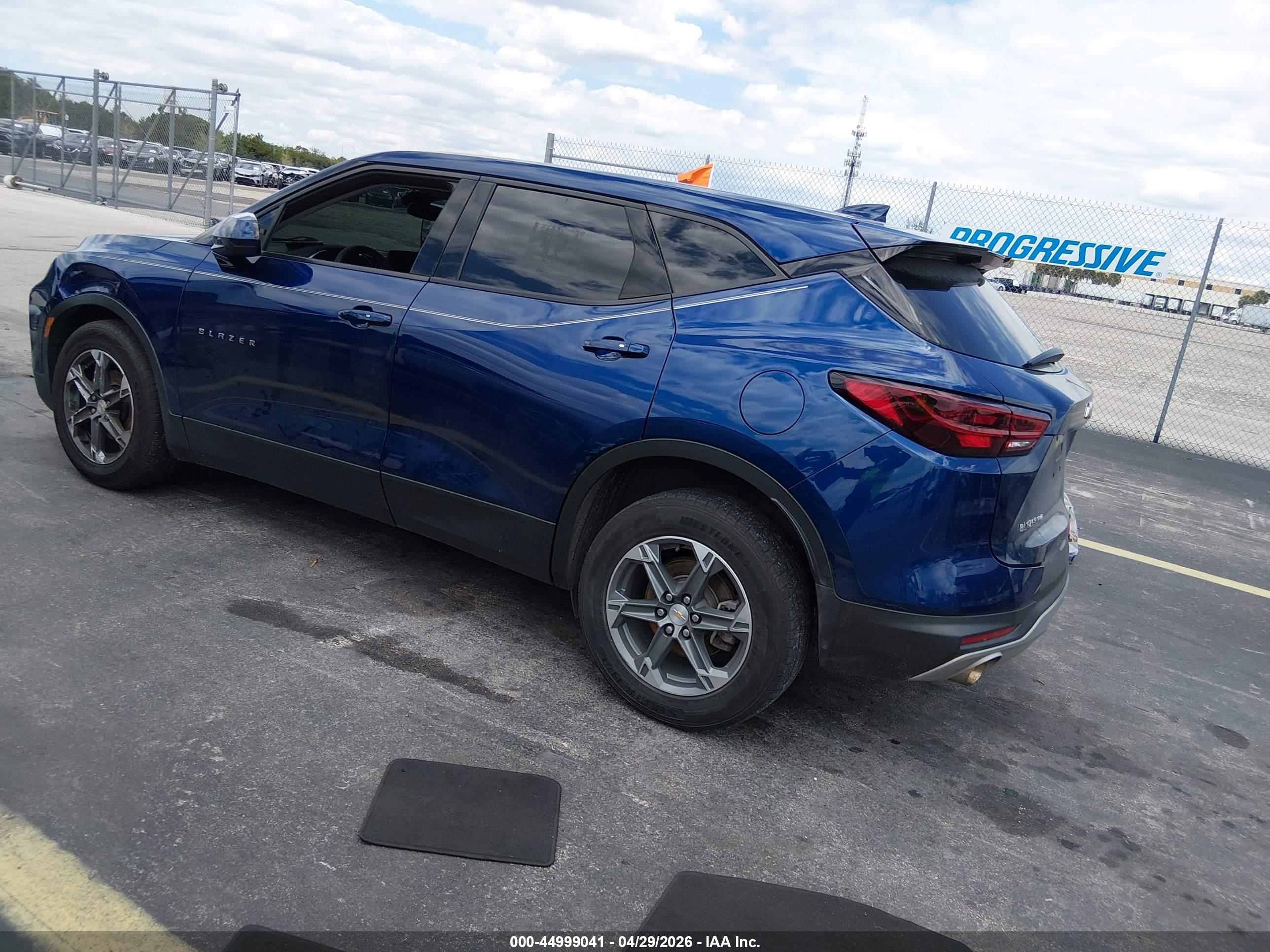 CHEVROLET BLAZER image 3