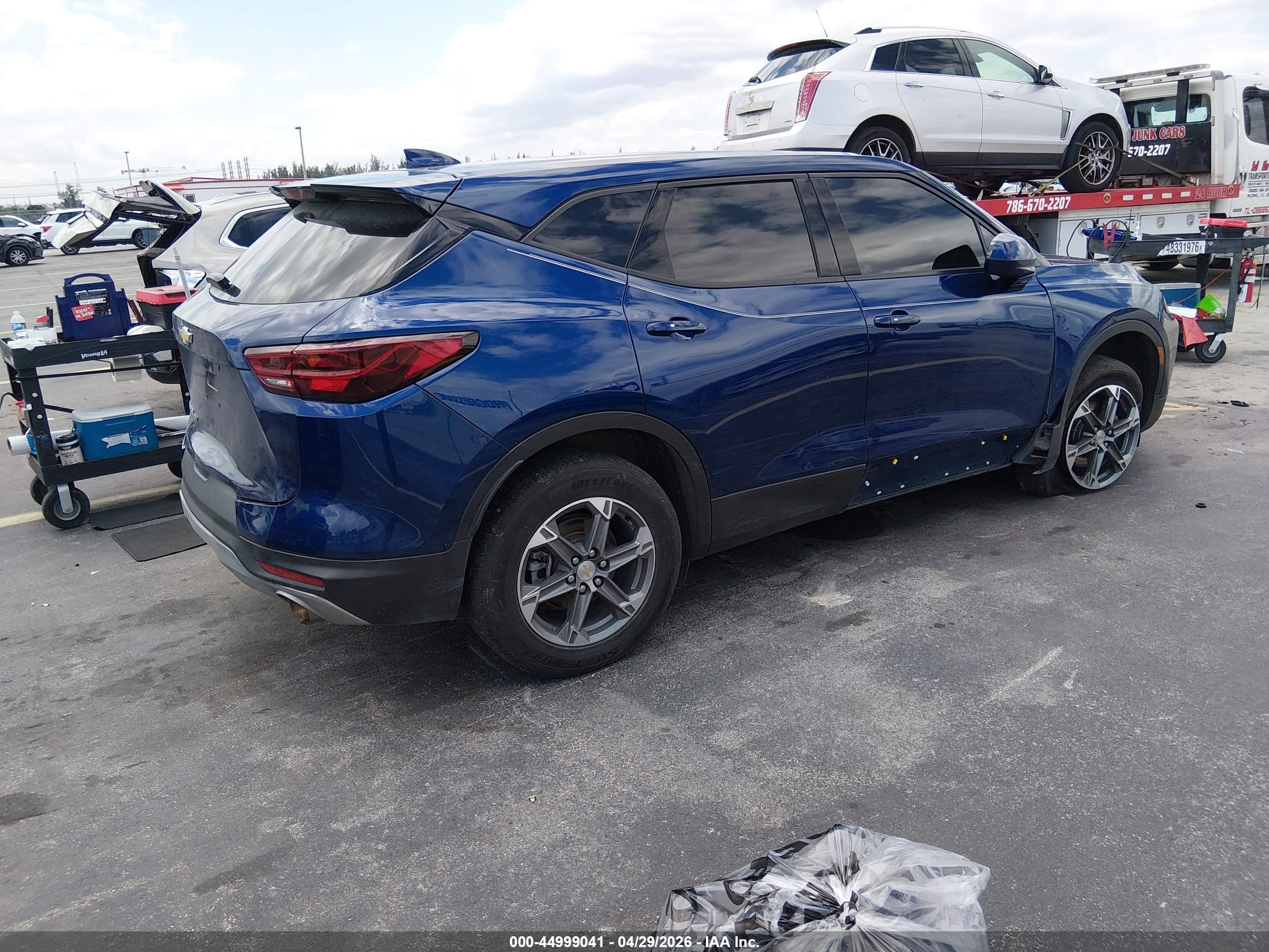 CHEVROLET BLAZER image 4