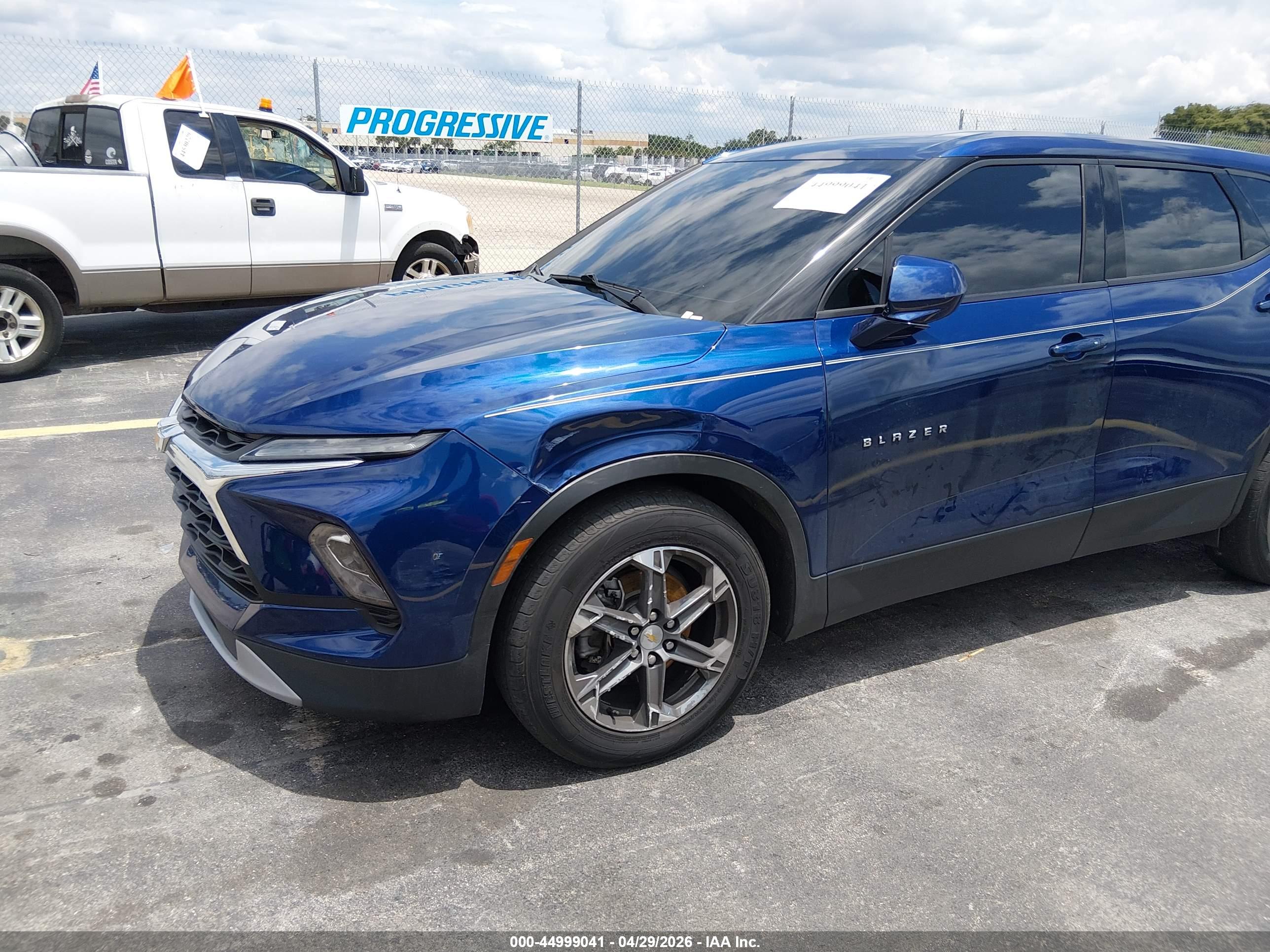 CHEVROLET BLAZER image 6