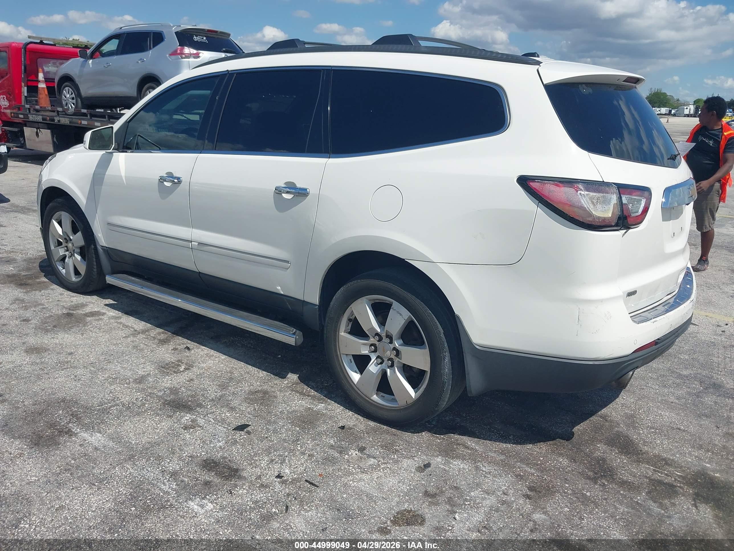 CHEVROLET TRAVERSE image 3