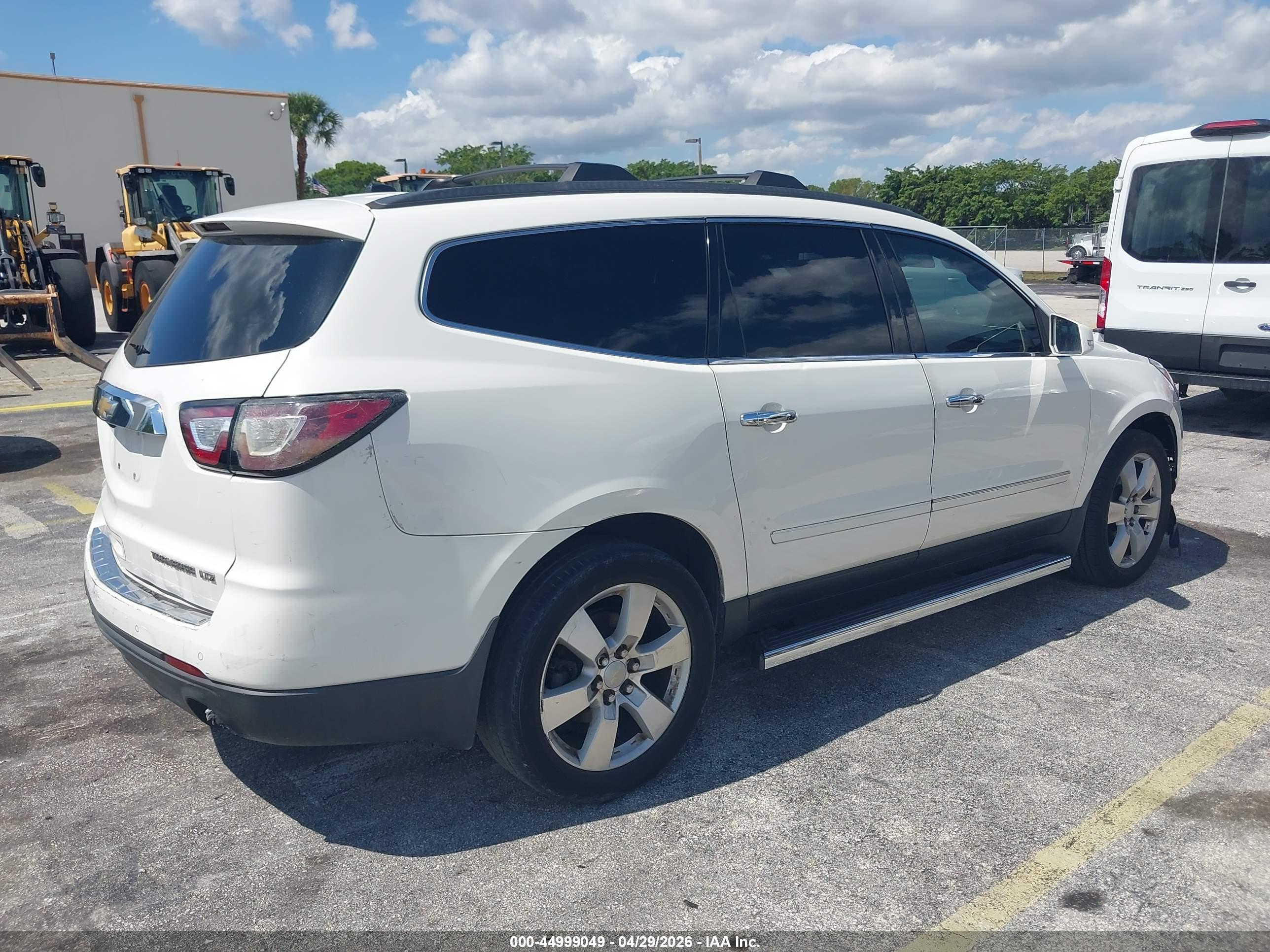 CHEVROLET TRAVERSE image 4