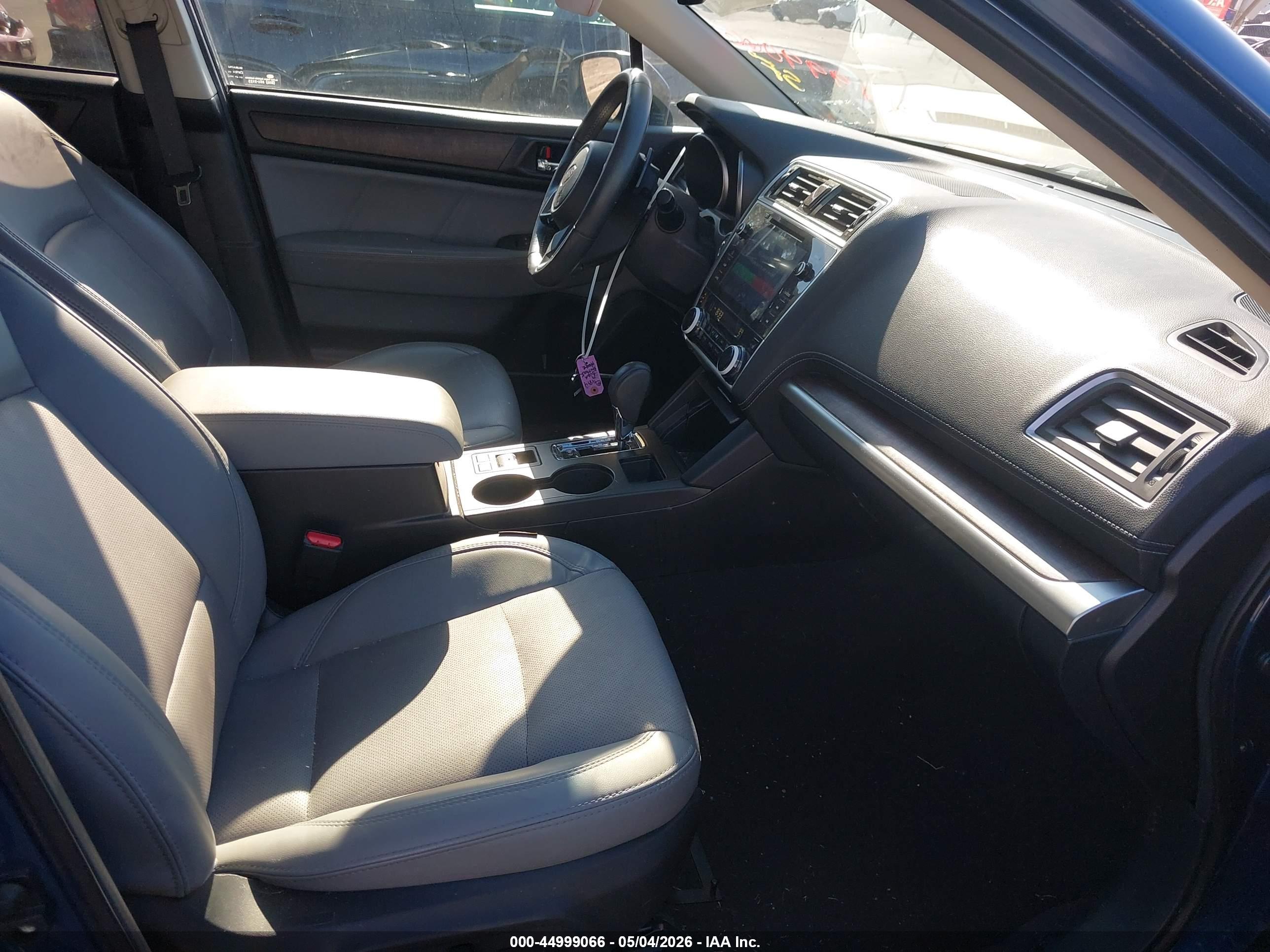 SUBARU OUTBACK image 5