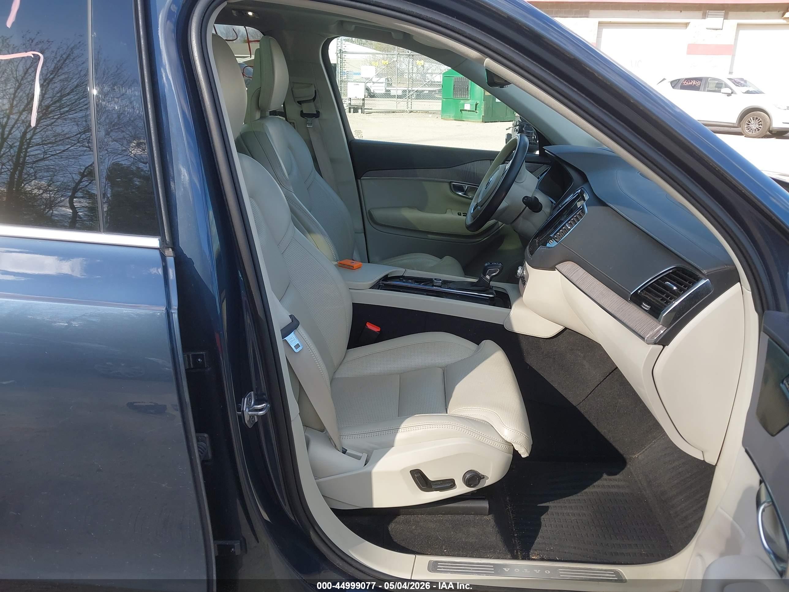 VOLVO XC90 image 5